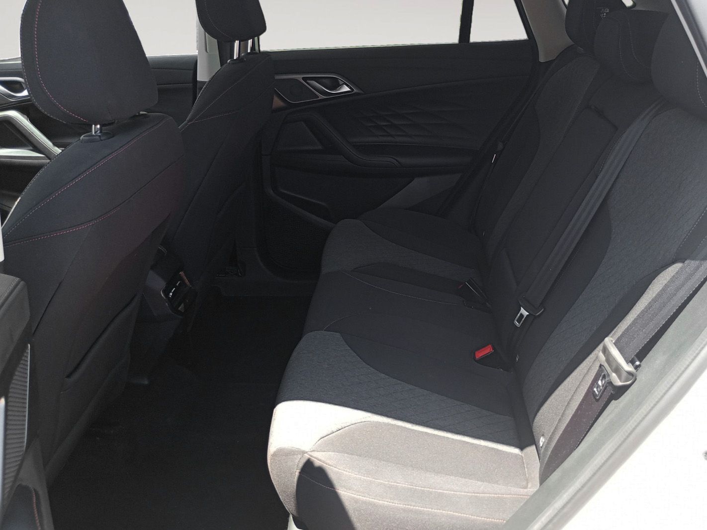 MG HS 1.5 T-GDi Comfort DCT - foto 11