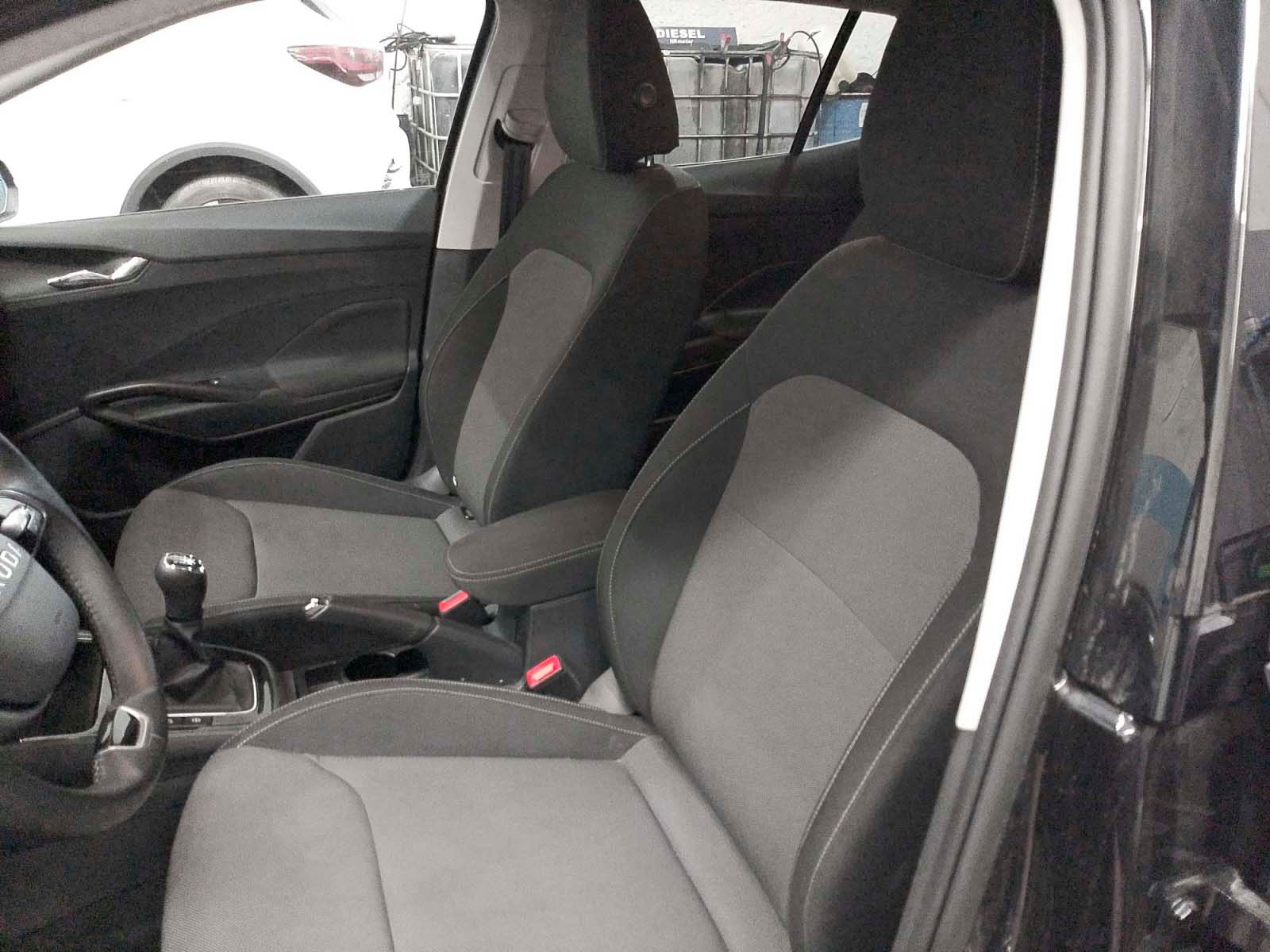 Škoda Fabia 1.0 TSI Selection - foto 21