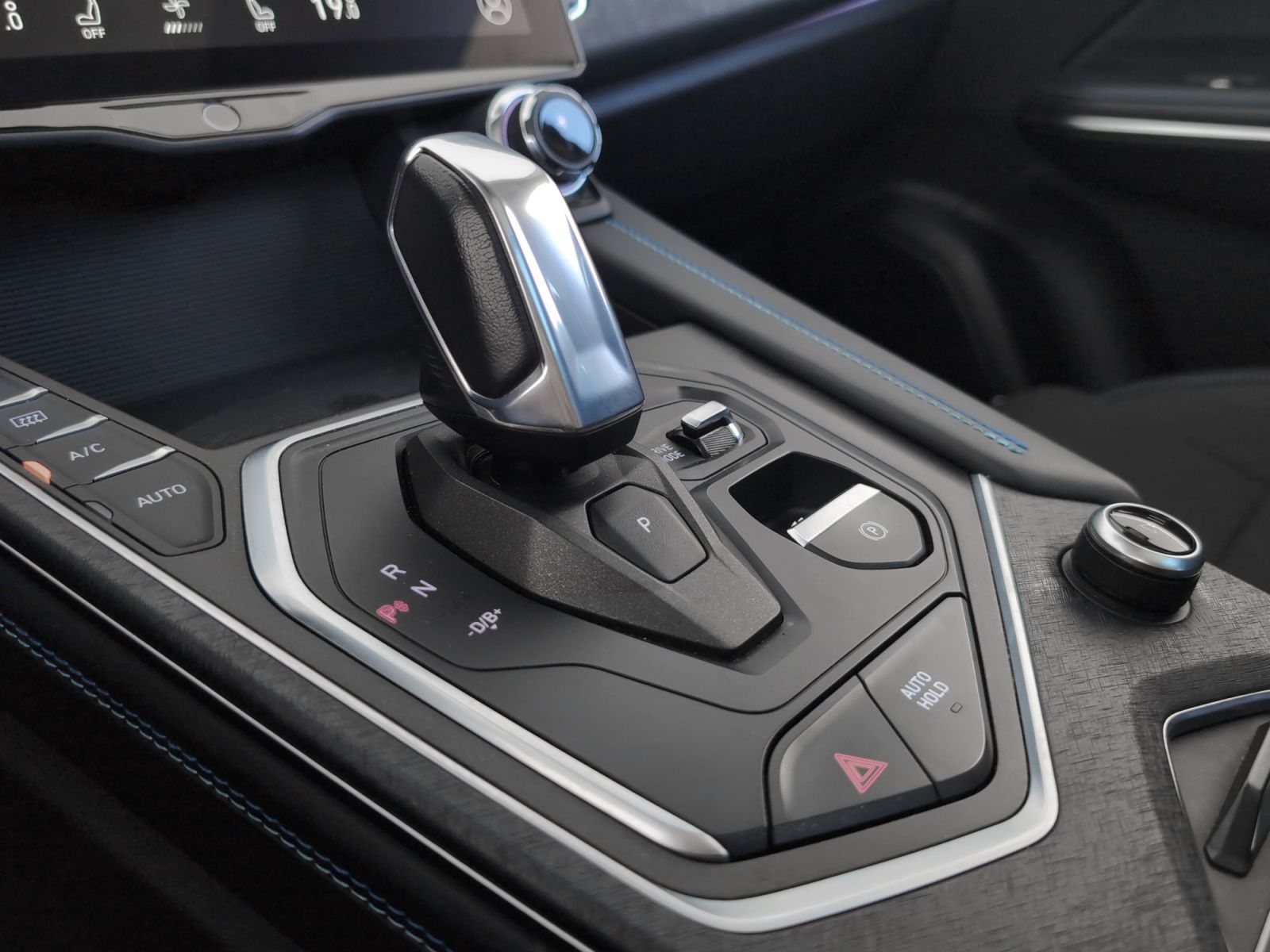 Lynk & Co 01 1.5 PHEV - foto 17