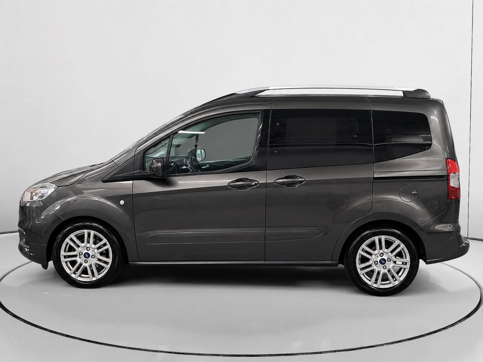 Ford Tourneo Courier 1.0 EcoBoost Titanium - foto 6