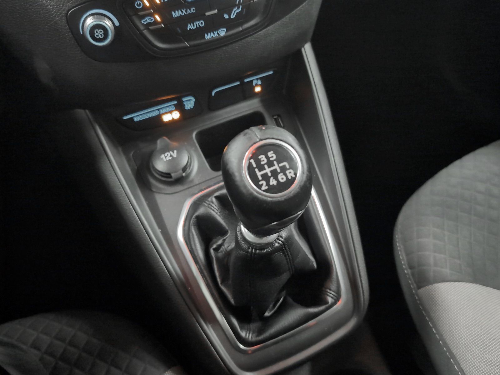 Ford Tourneo Courier 1.0 EcoBoost Titanium - foto 15