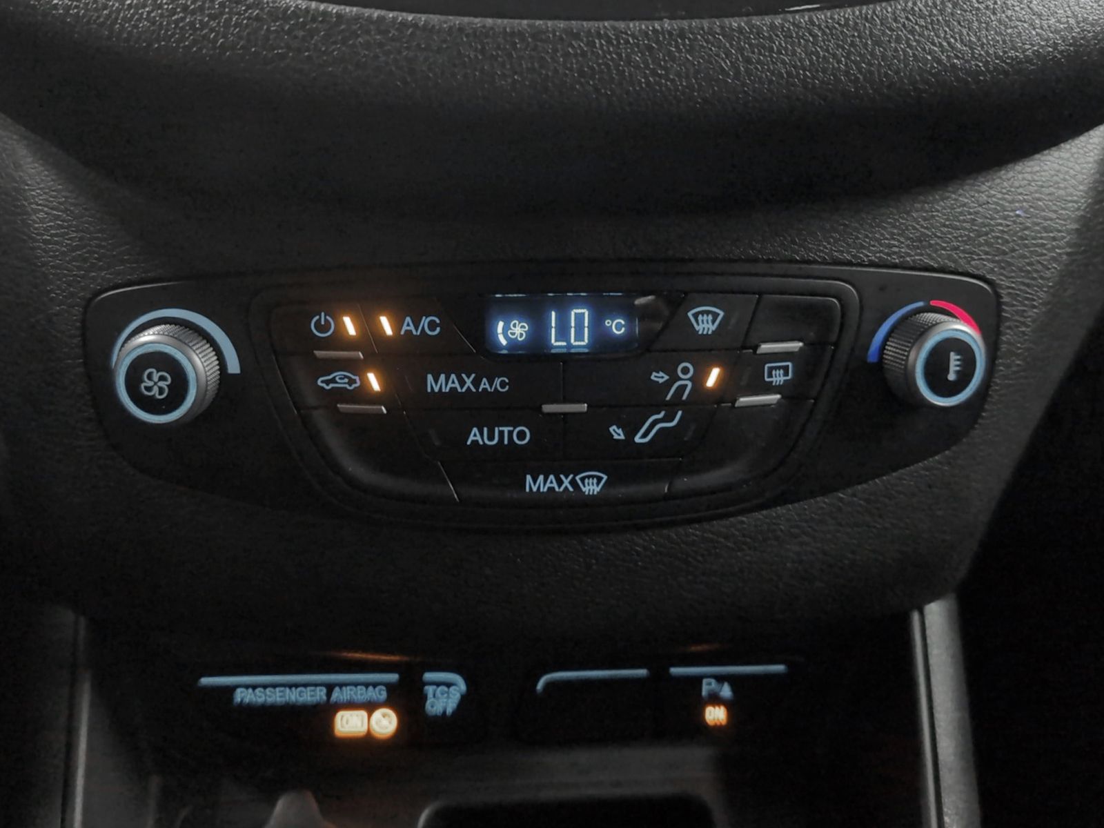 Ford Tourneo Courier 1.0 EcoBoost Titanium - foto 20