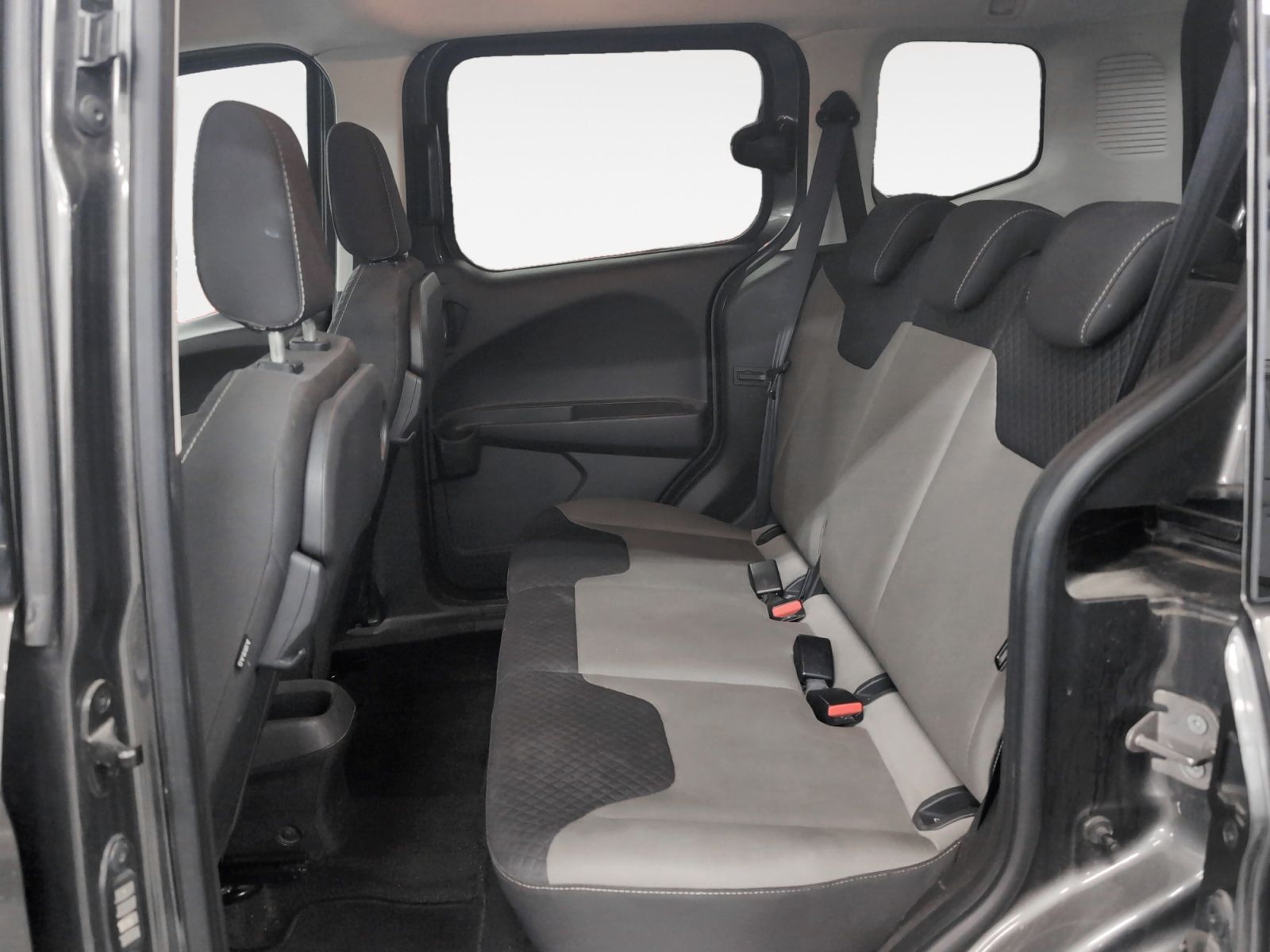 Ford Tourneo Courier 1.0 EcoBoost Titanium - foto 12