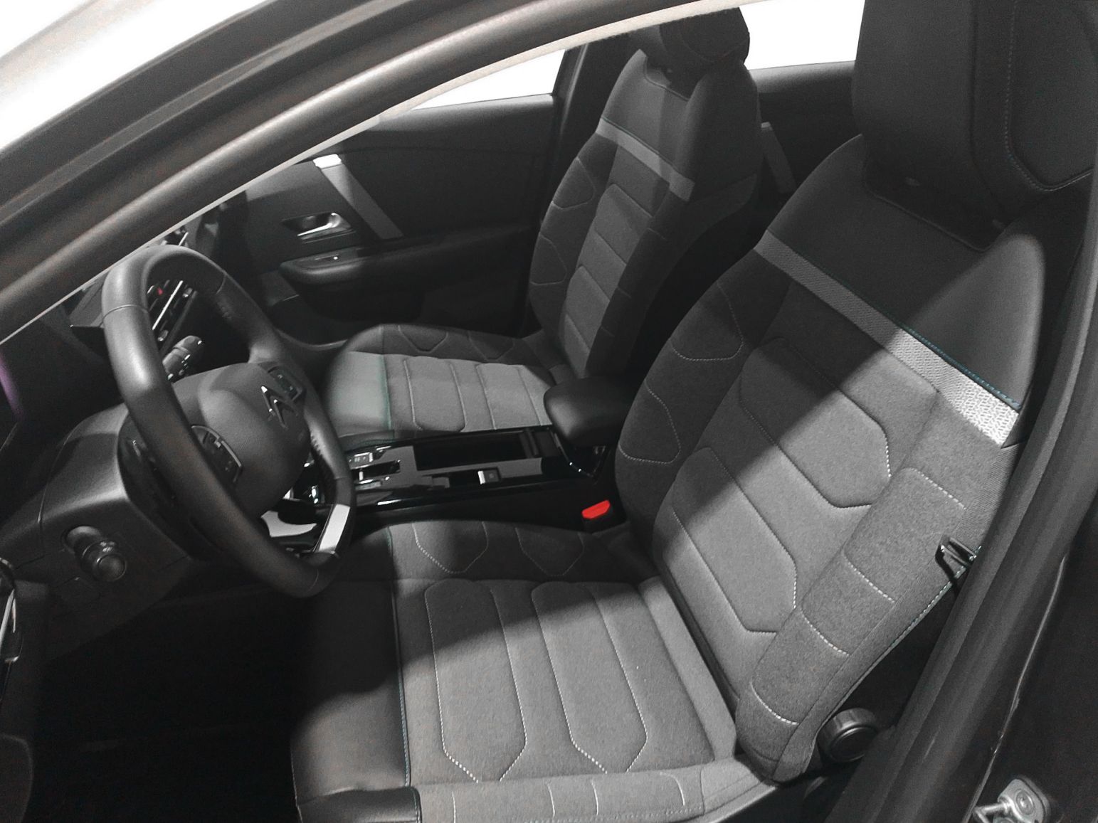 Citroën C4 Hybrid 136 Plus e-DCS6 - foto 22
