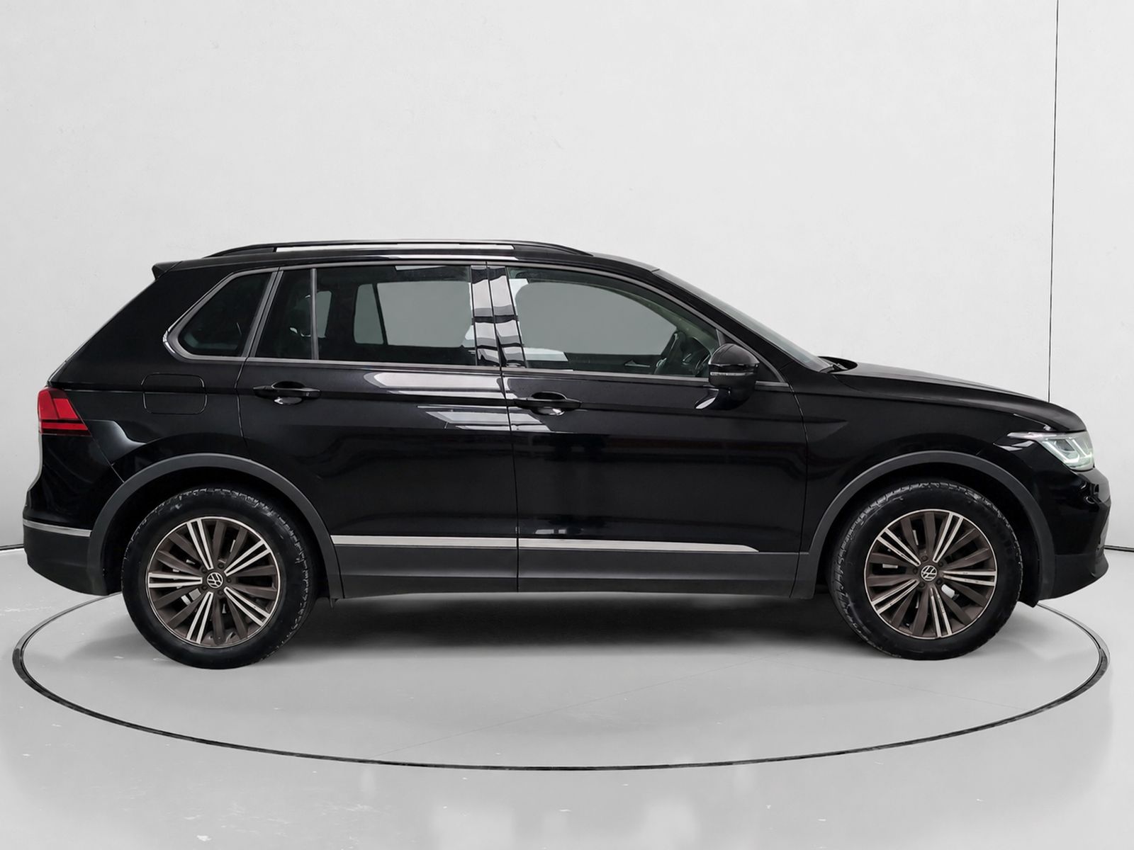 Volkswagen Tiguan Life 2.0 TDI DSG - foto 2