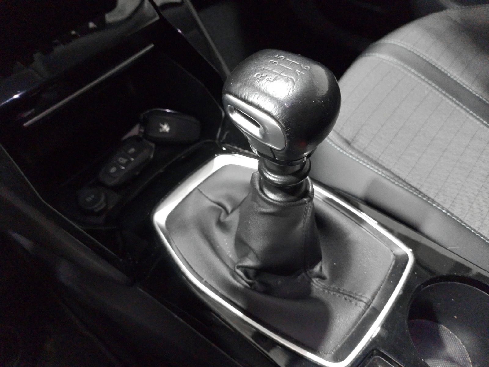 Peugeot 2008 BlueHDi 110 Allure - foto 15