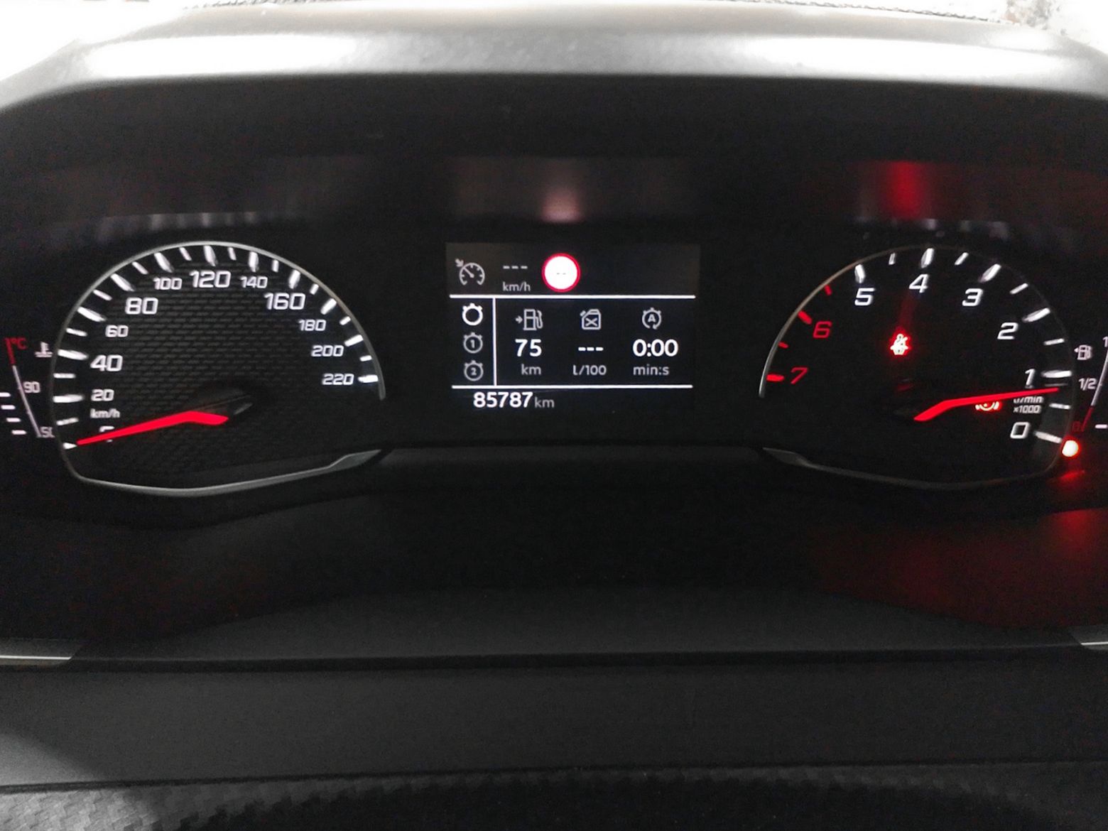 Peugeot 2008 BlueHDi 110 Allure - foto 16