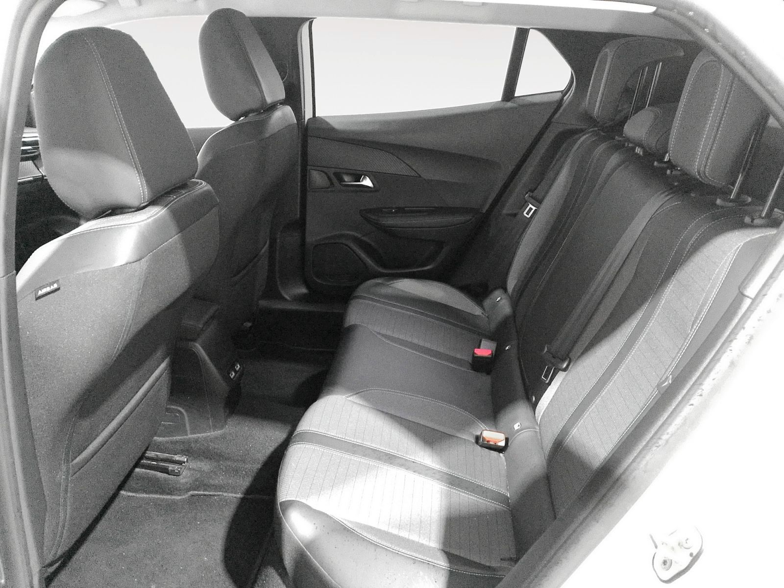 Peugeot 2008 BlueHDi 110 Allure - foto 12