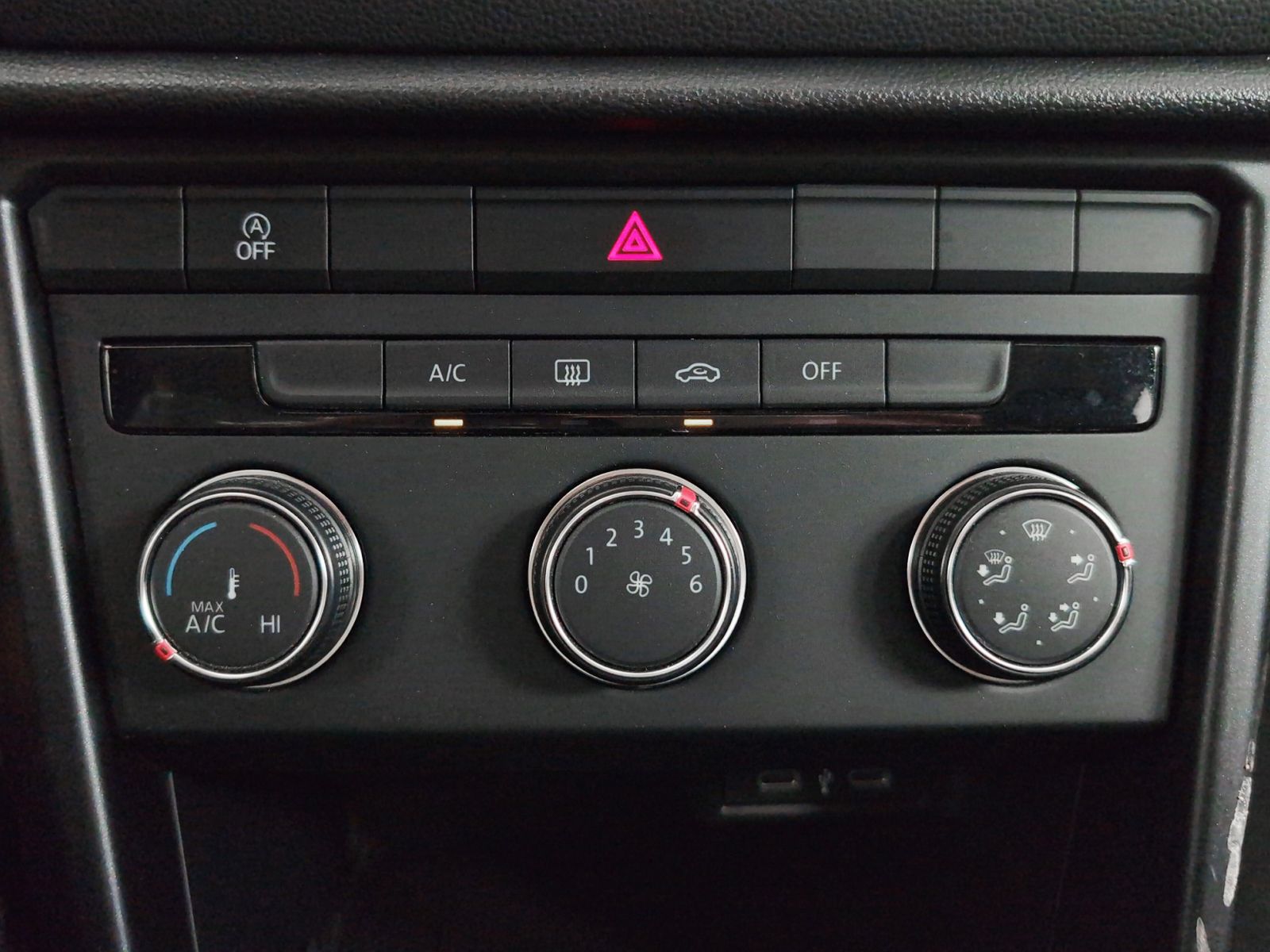 Volkswagen T-Roc 1.0 TSI - foto 20