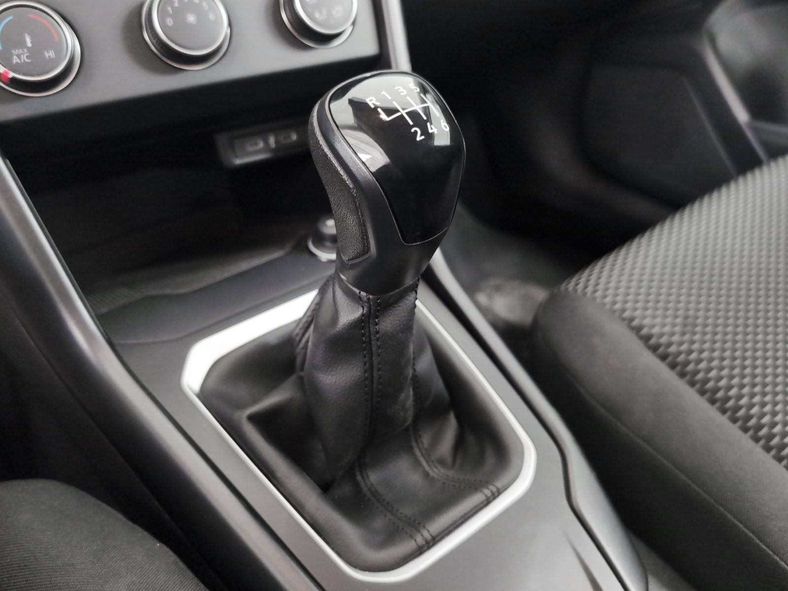Volkswagen T-Roc 1.0 TSI - foto 14