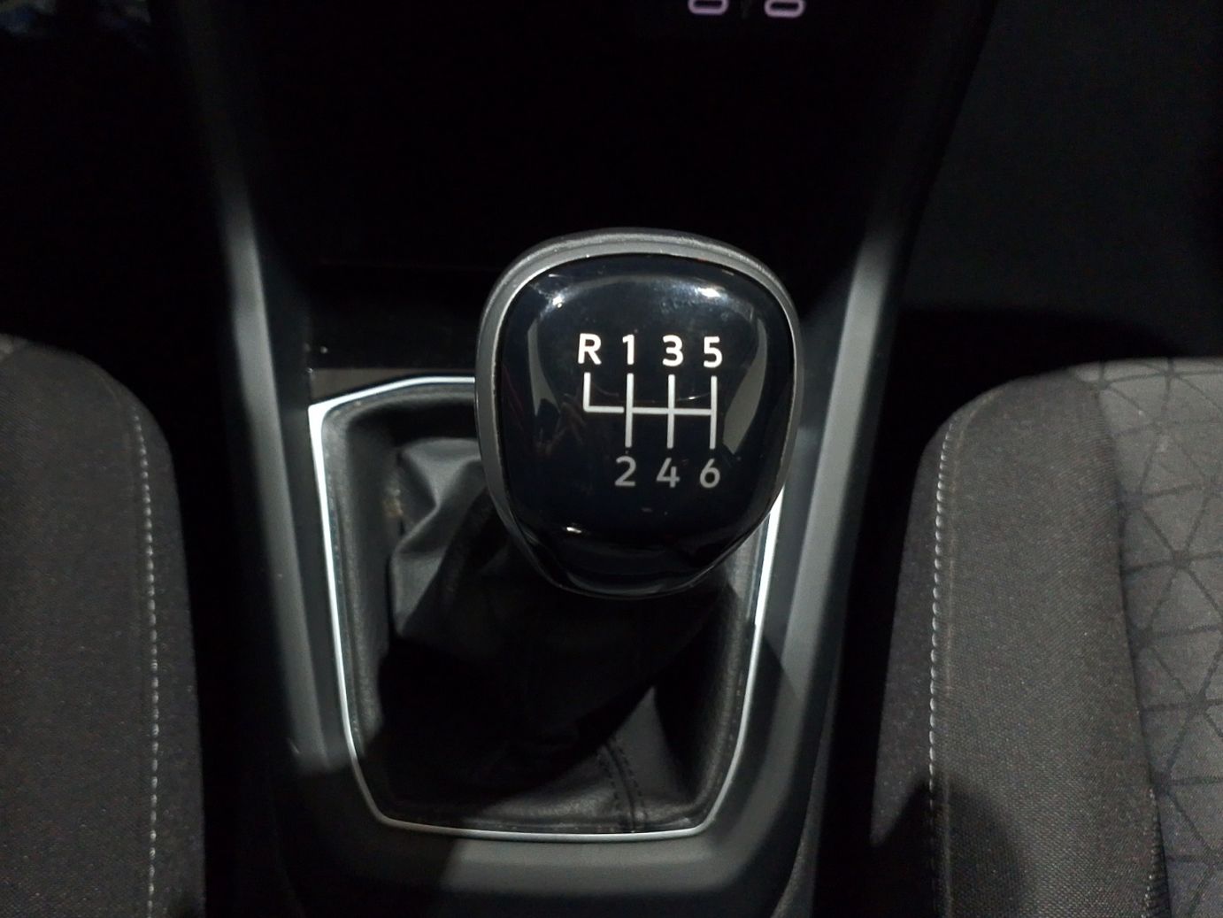 Volkswagen T-Cross Advance 1.0 TSI - foto 14