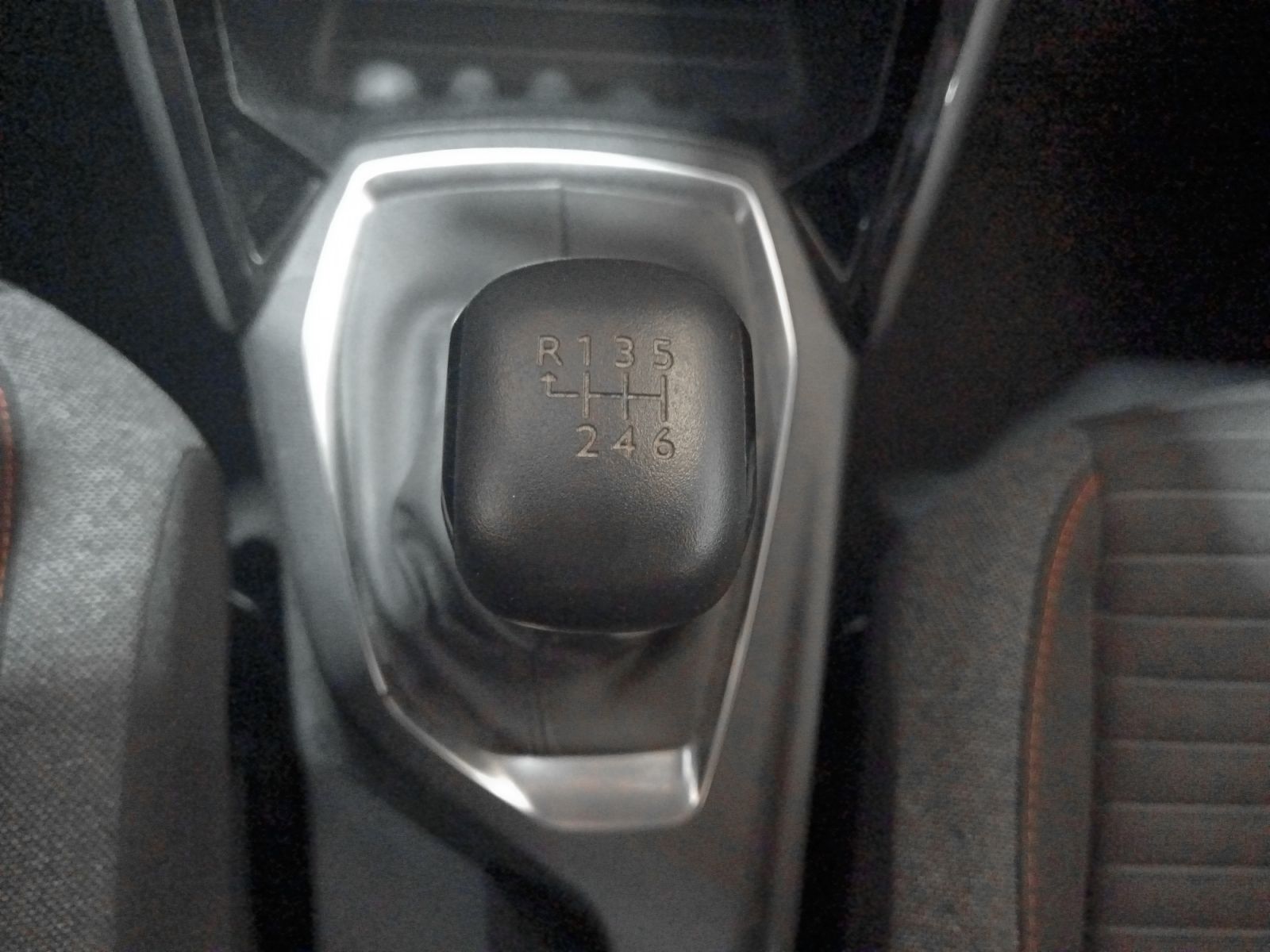 Peugeot 2008 BlueHDi 110 Active - foto 14