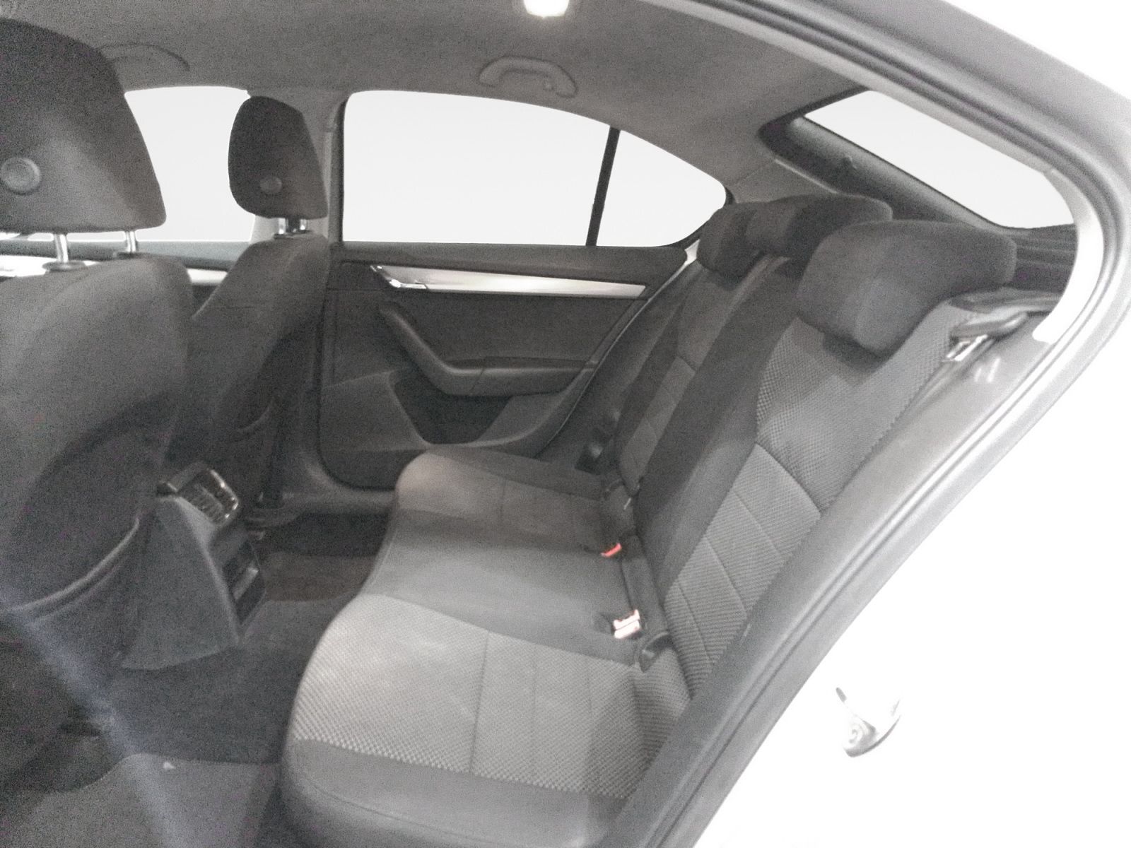 Škoda Octavia 1.6 TDI CR Ambition - foto 12