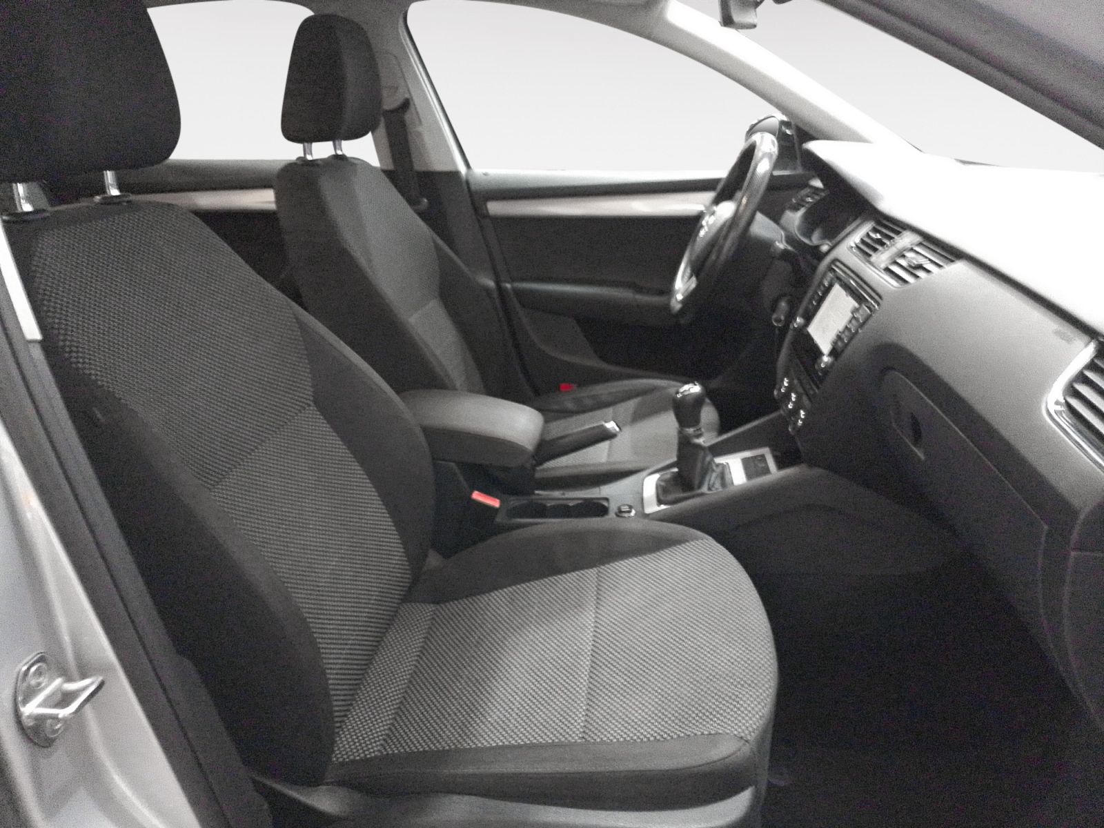 Škoda Octavia 1.6 TDI CR Ambition - foto 13