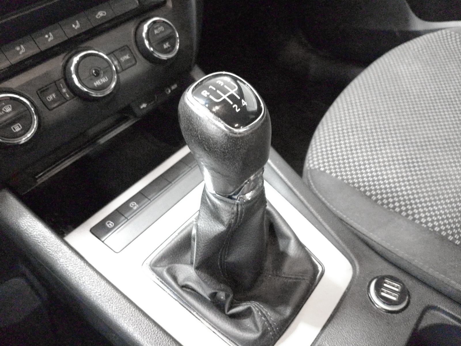 Škoda Octavia 1.6 TDI CR Ambition - foto 15