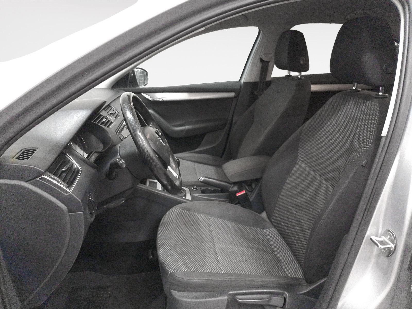 Škoda Octavia 1.6 TDI CR Ambition - foto 11
