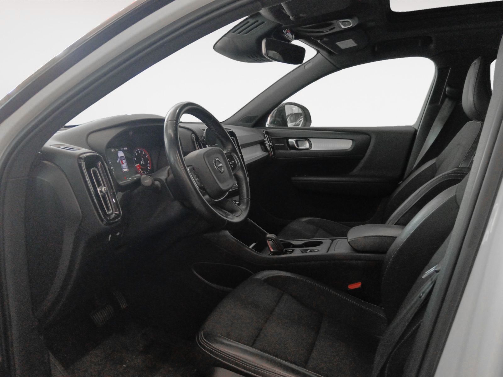 Volvo XC40 T3 Momentum - foto 11