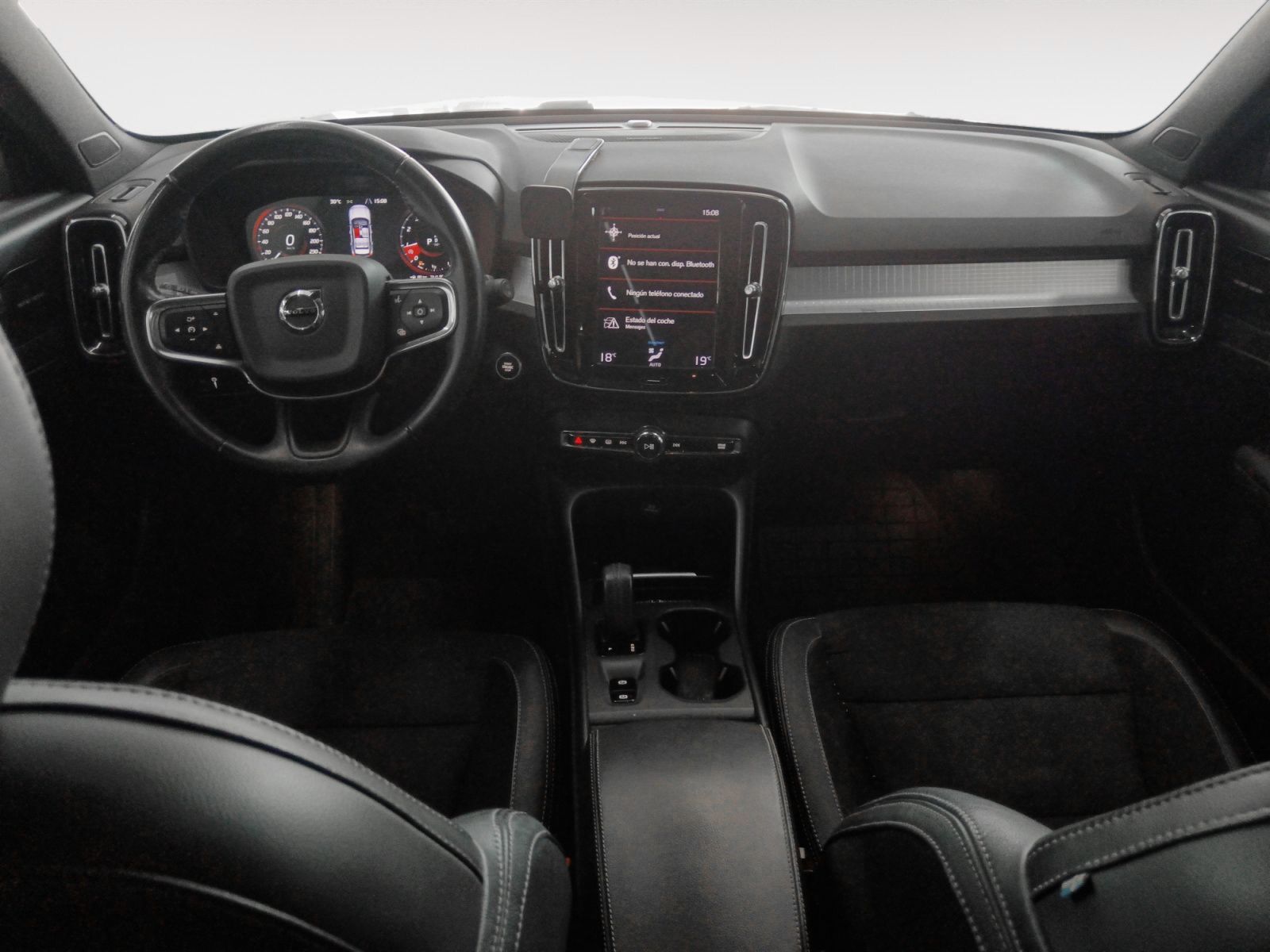 Volvo XC40 T3 Momentum - foto 9