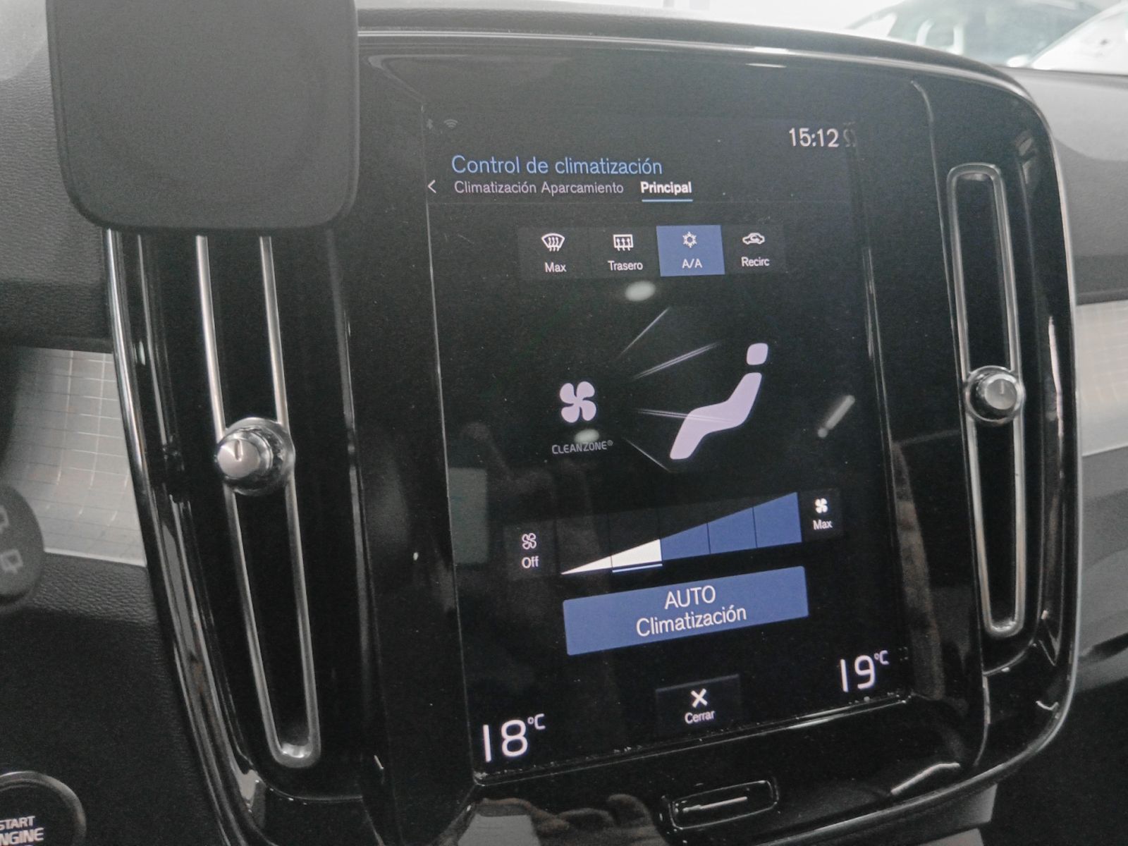 Volvo XC40 T3 Momentum - foto 22