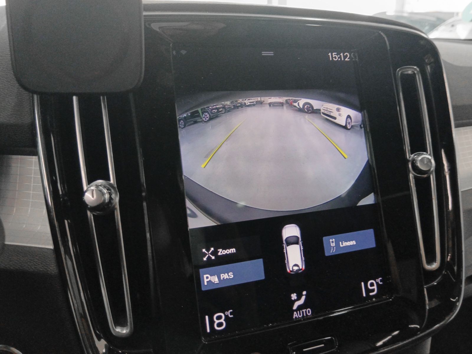 Volvo XC40 T3 Momentum - foto 21