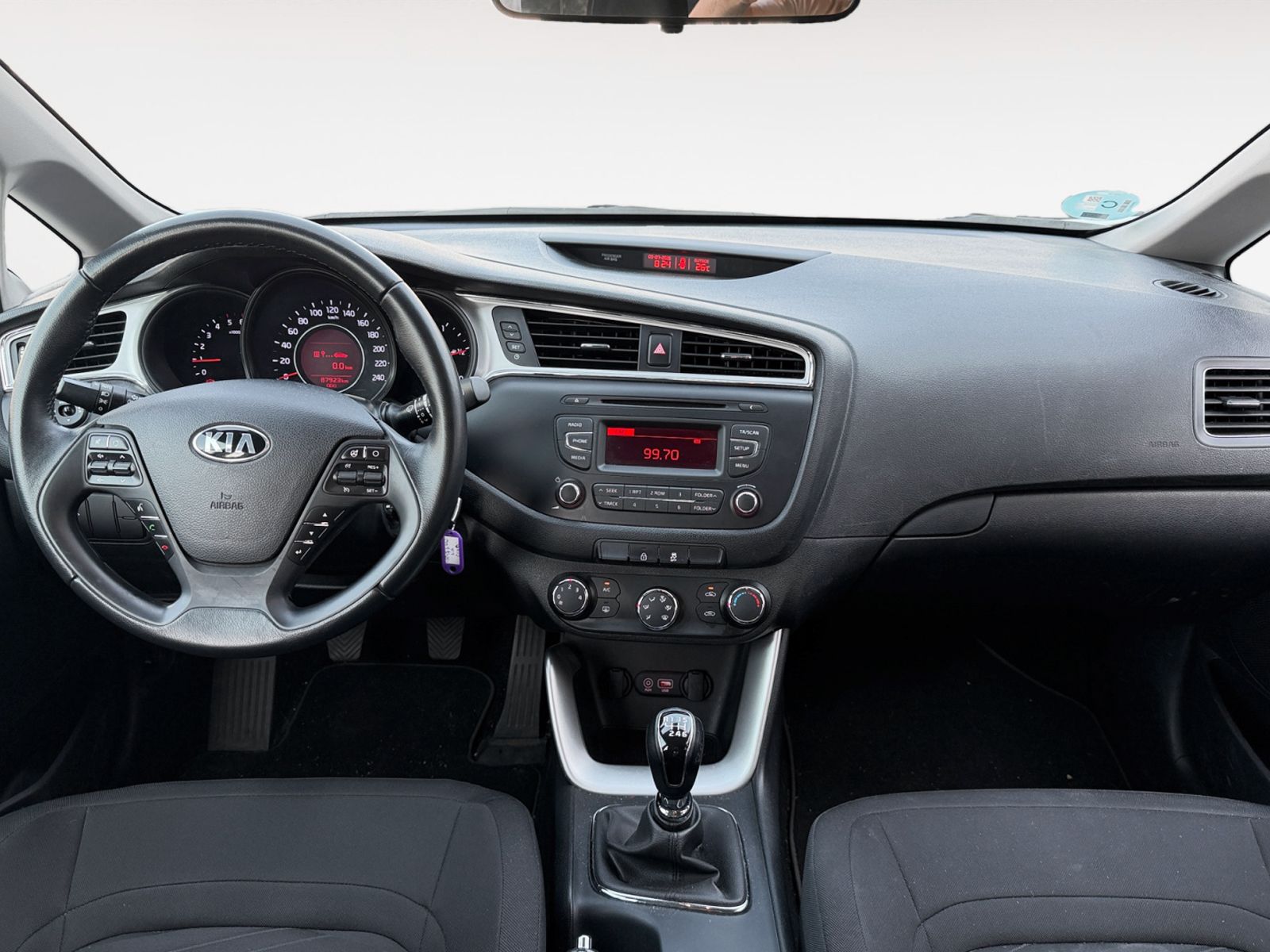 Kia Ceed 1.4 CRDi WGT Concept Plus - foto 9