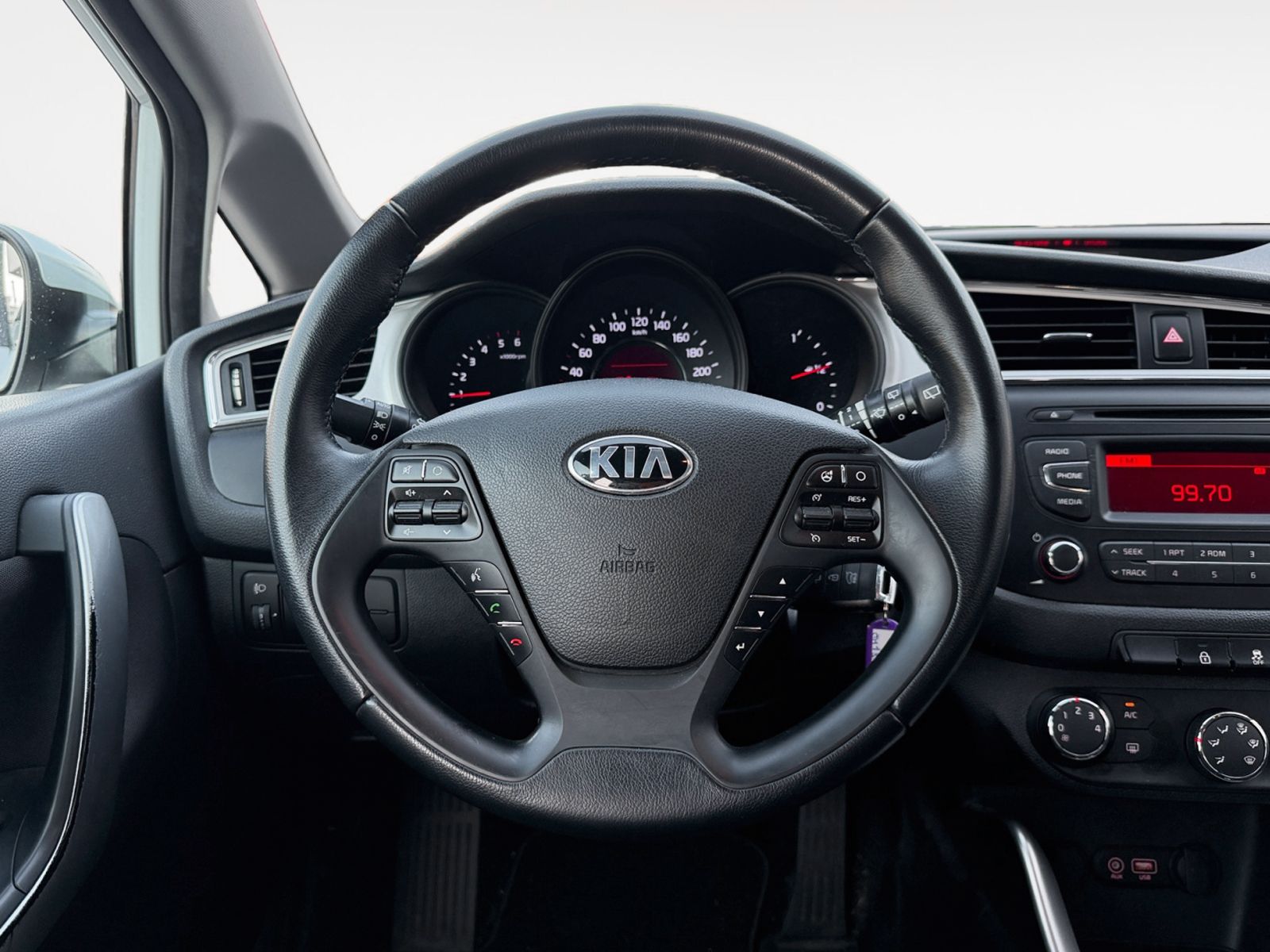 Kia Ceed 1.4 CRDi WGT Concept Plus - foto 10