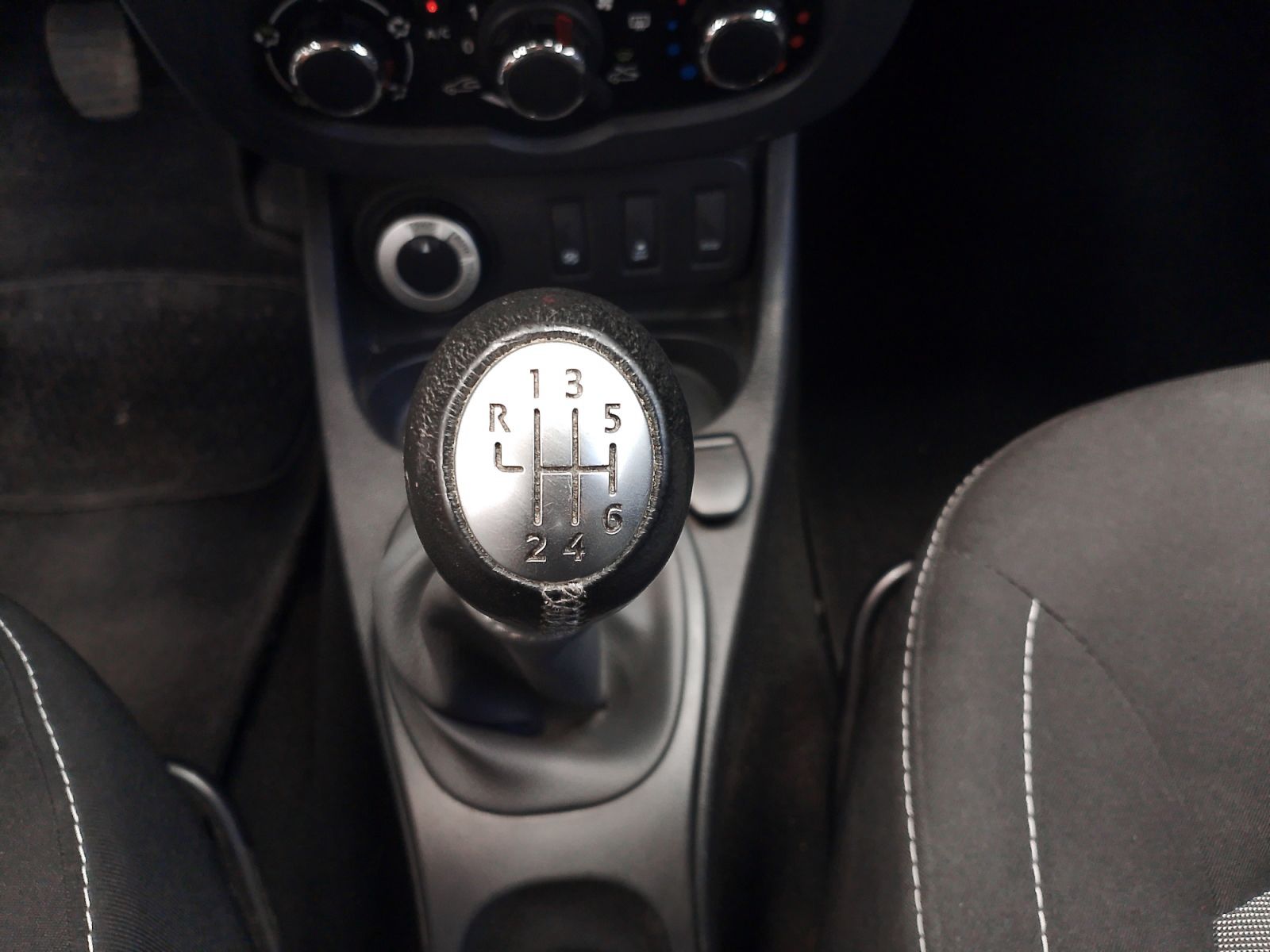 Dacia Duster Laureate TCe 4x4 - foto 15