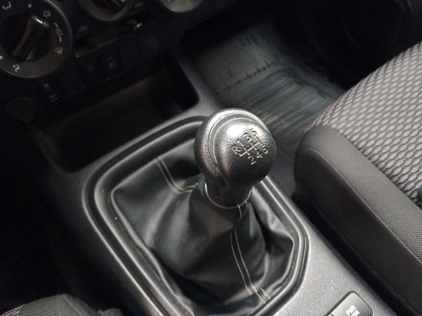 Toyota Hilux 2.4 D-4D Doble Cabina GX - foto 15
