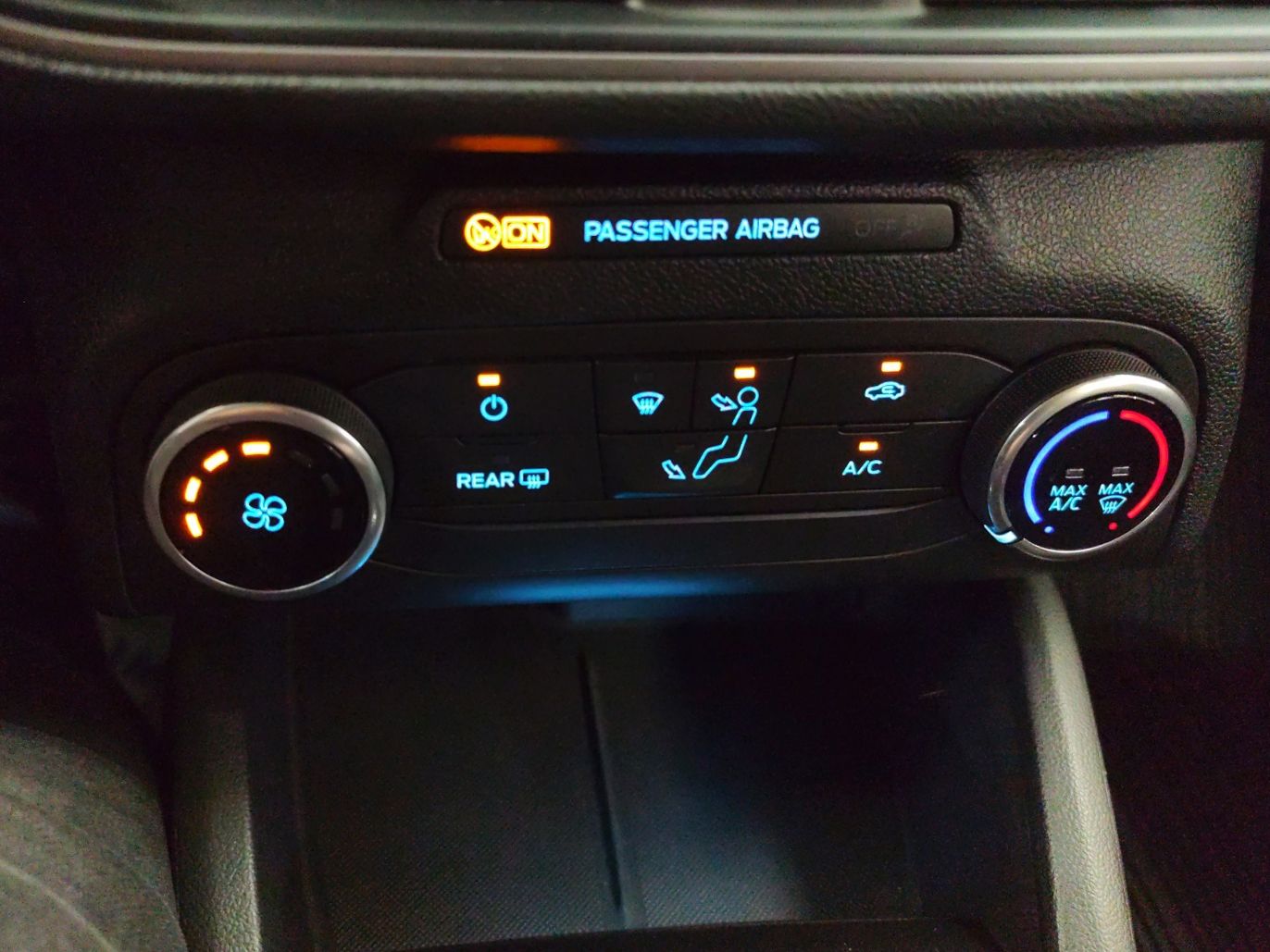 Ford Focus 1.5 EcoBlue Trend+ - foto 21