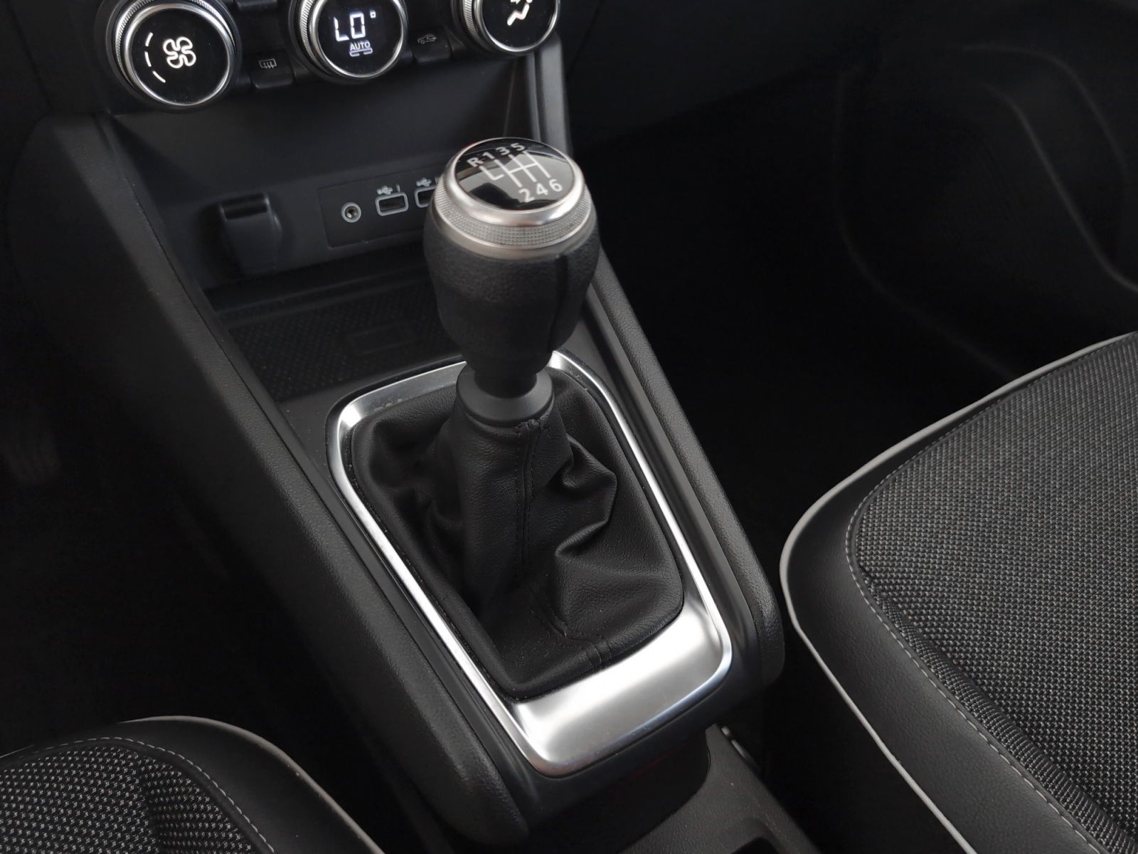 Renault Captur Techno TCe - foto 14