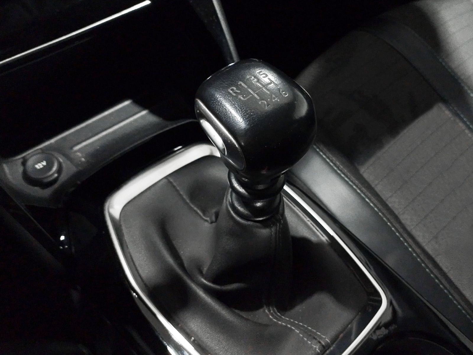 Peugeot 208 BlueHDi 100 Allure - foto 14