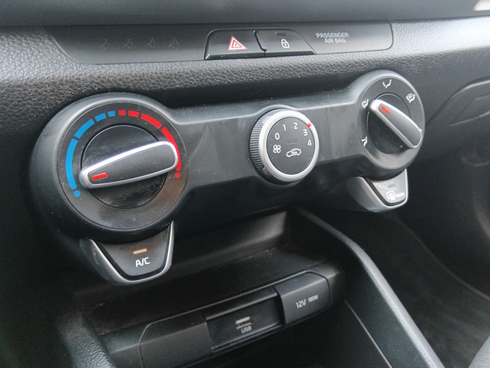 Kia Stonic 1.0 T-GDi MHEV Concept Plus - foto 19