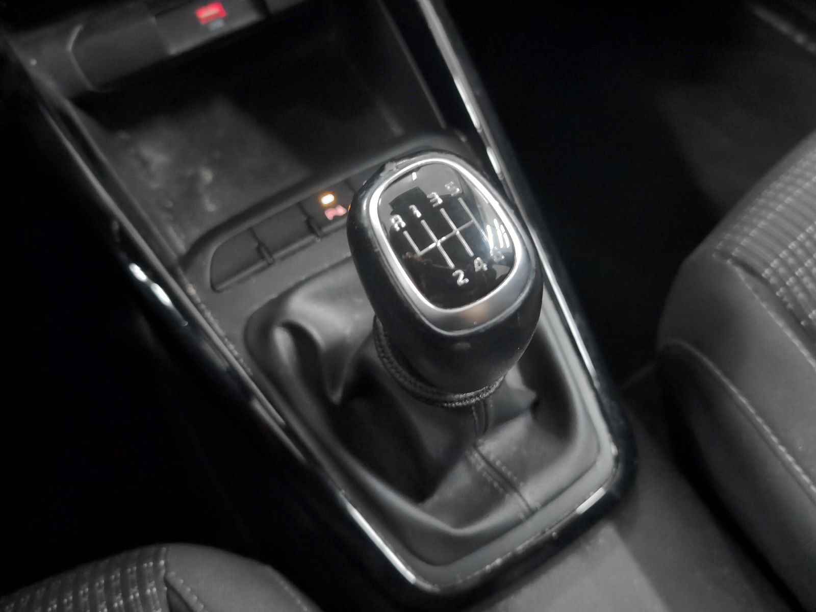 Kia Stonic 1.0 T-GDi MHEV Drive iMT - foto 14