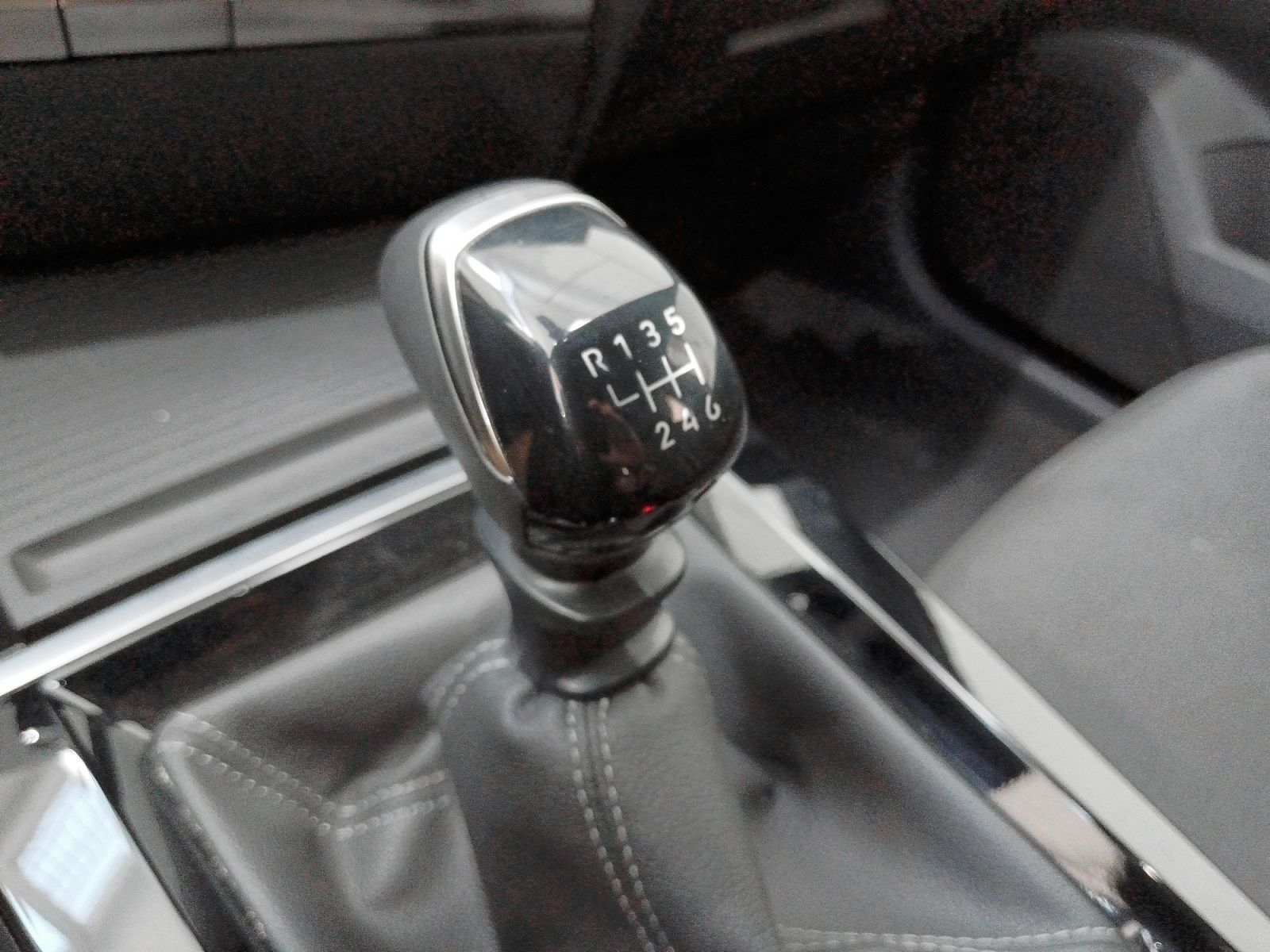 Opel Astra 1.2 Turbo XHT GS - foto 14