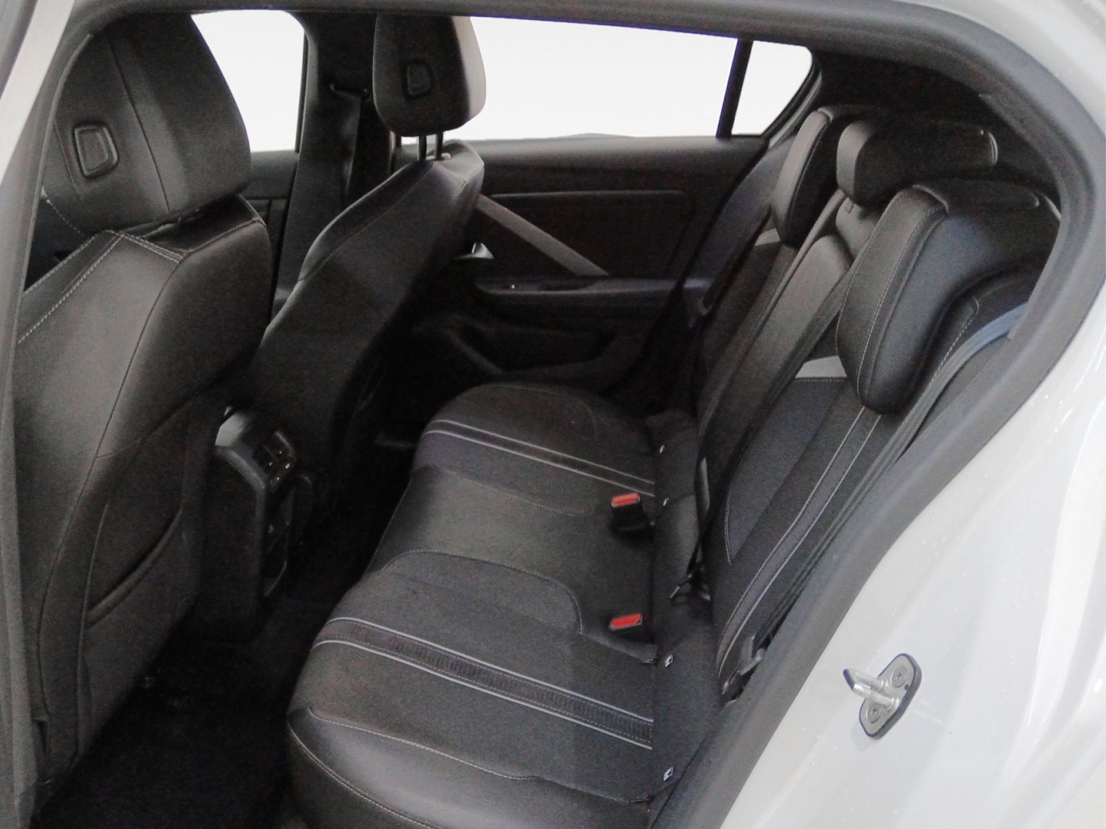 Opel Astra 1.2 Turbo XHT GS - foto 11