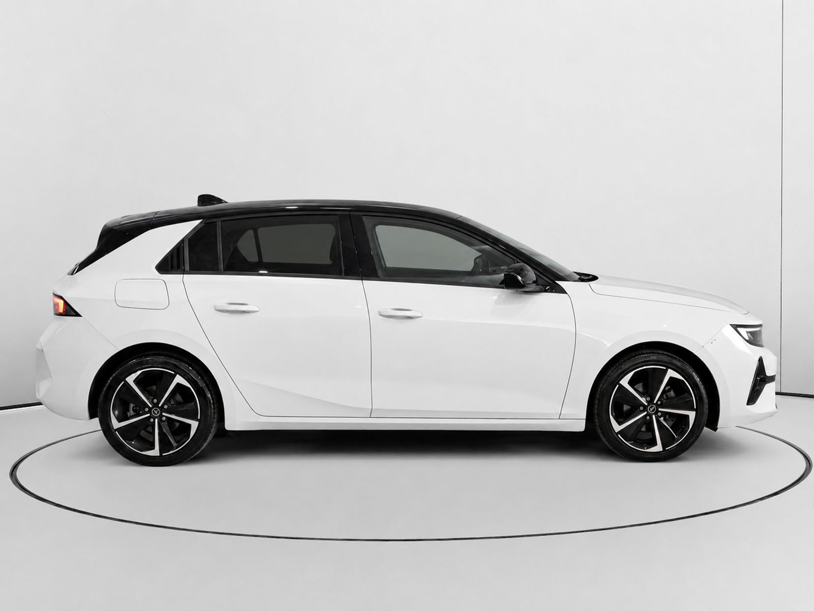 Opel Astra 1.2 Turbo XHT GS - foto 2
