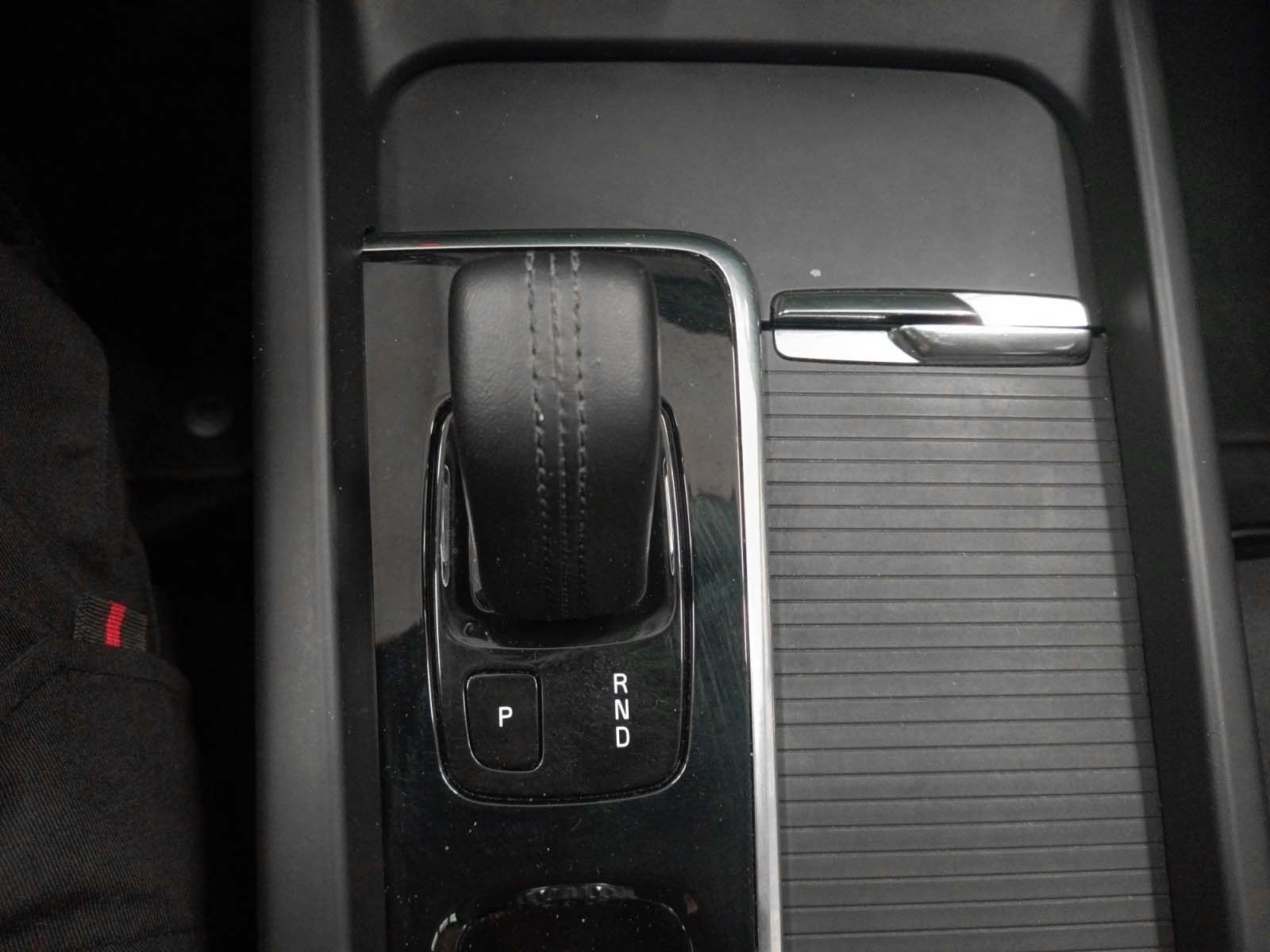 Volvo XC60 T6 AWD Recharge R-Design Expression - foto 17