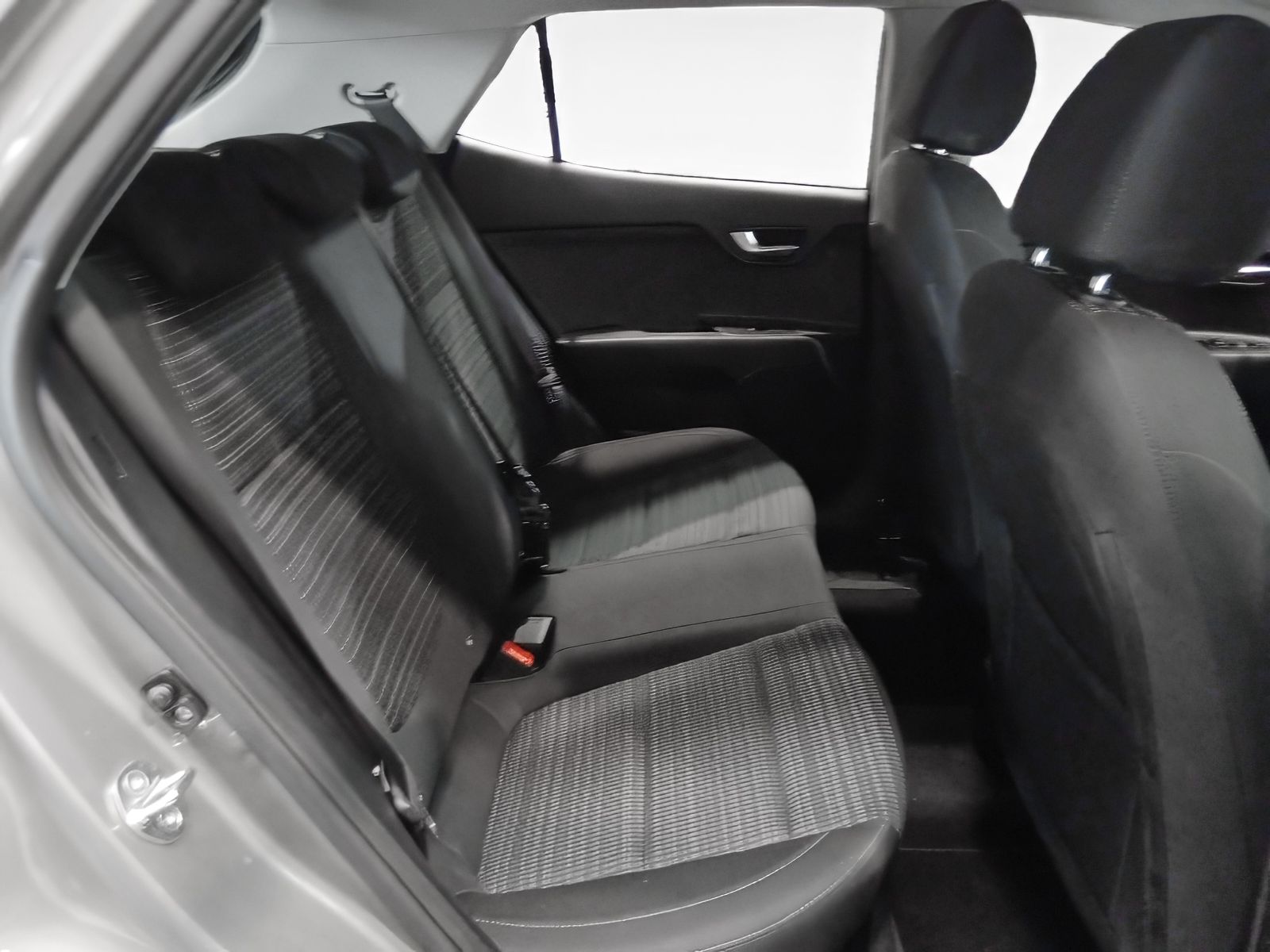 Kia Stonic 1.0 T-GDi MHEV Drive iMT - foto 11