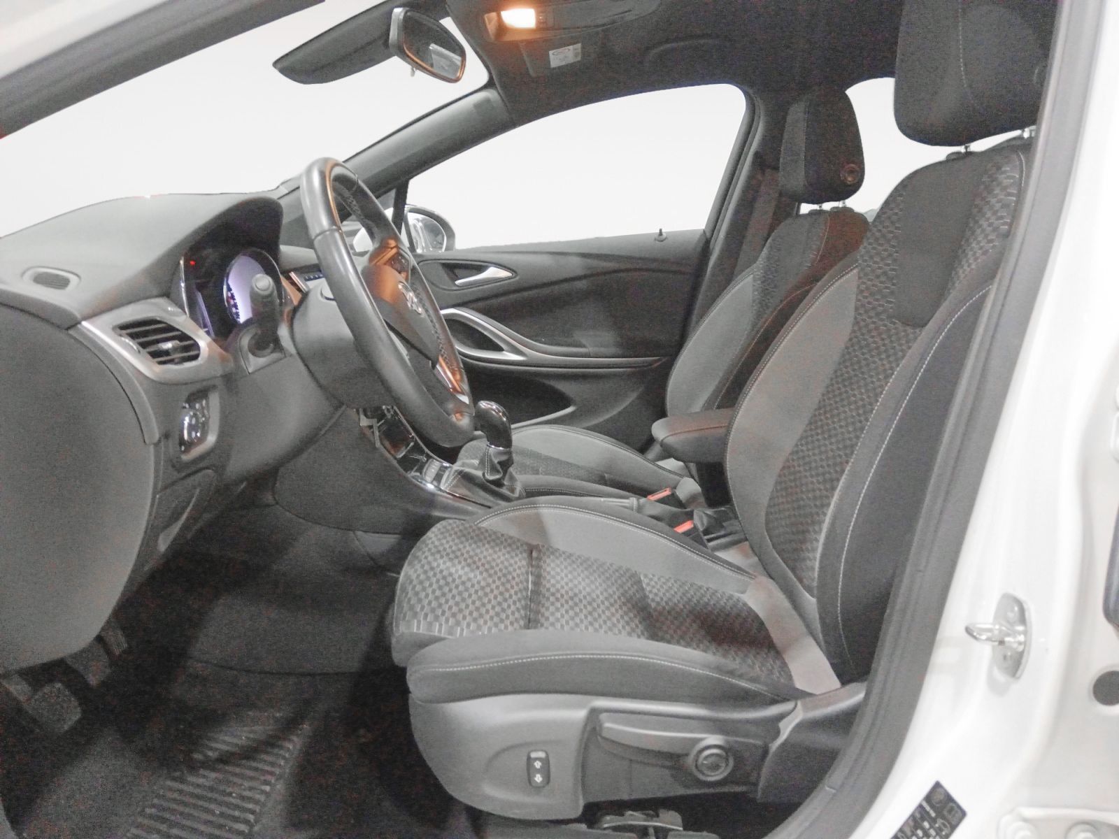 Opel Astra 1.2 Turbo SHL GS Line - foto 11