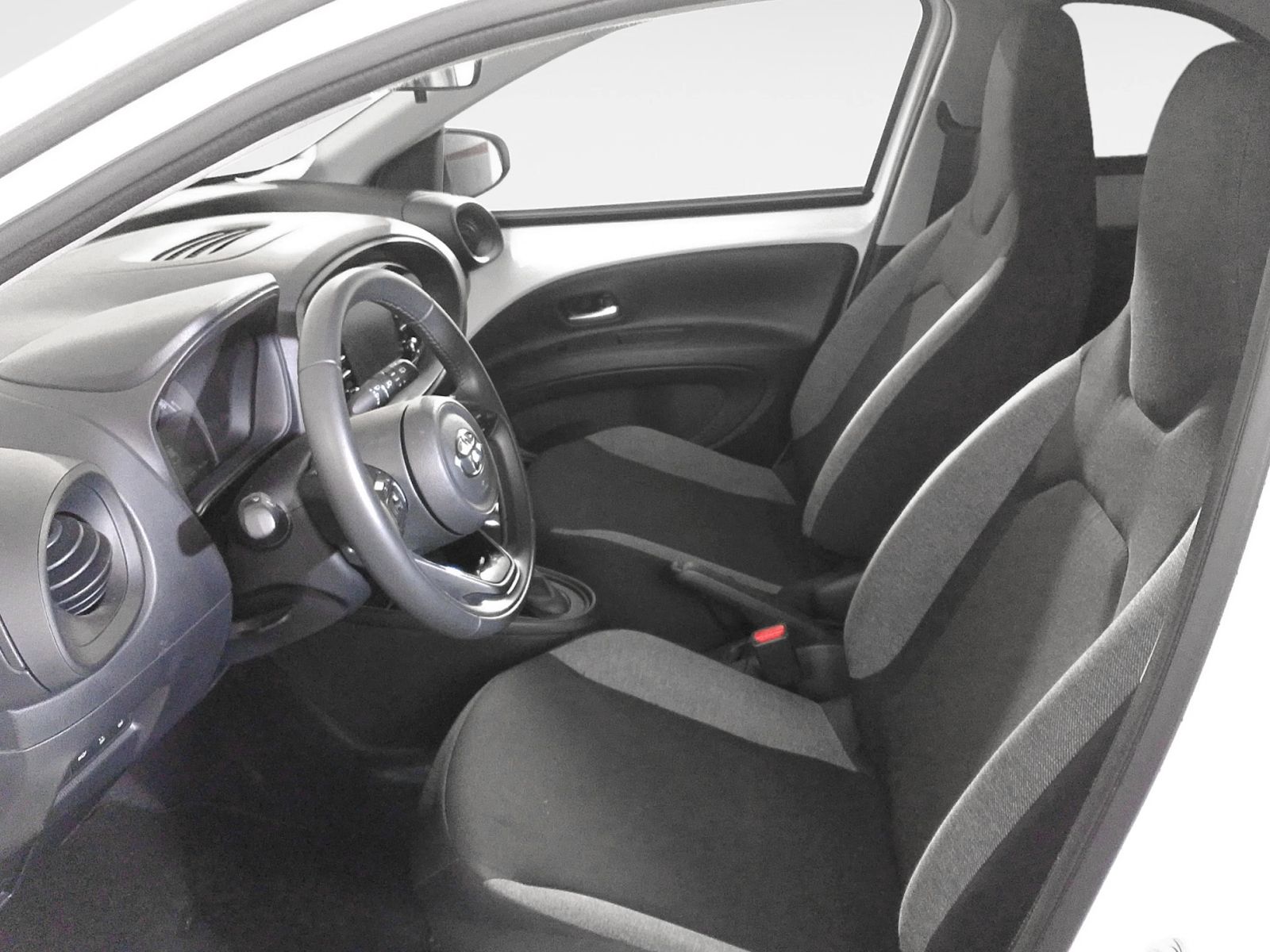 Toyota Aygo X 1.0 VVT-I Undercover CVT - foto 12