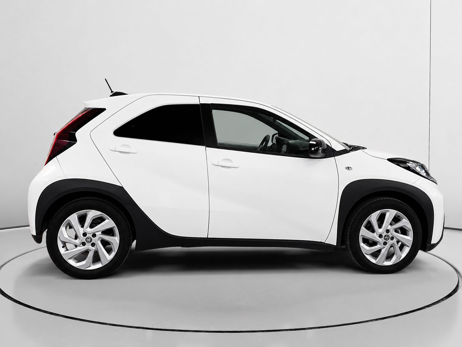 Toyota Aygo X 1.0 VVT-I Undercover CVT - foto 2