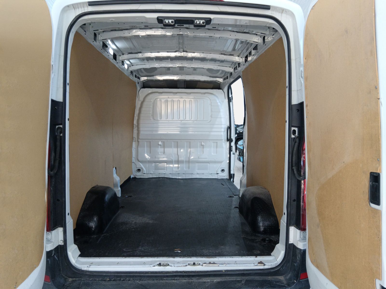 MAXUS Deliver 9 2.0D L3H2 Comfort RWD - foto 14