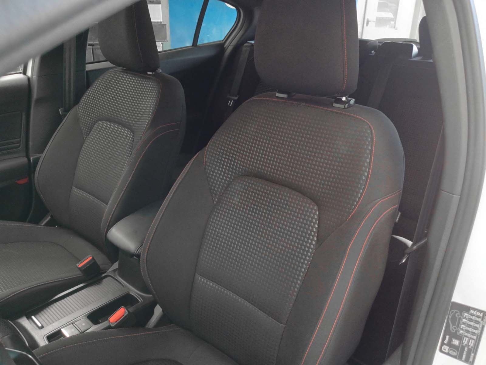 Ford Focus 1.0 EcoBoost MHEV ST-Line X - foto 22