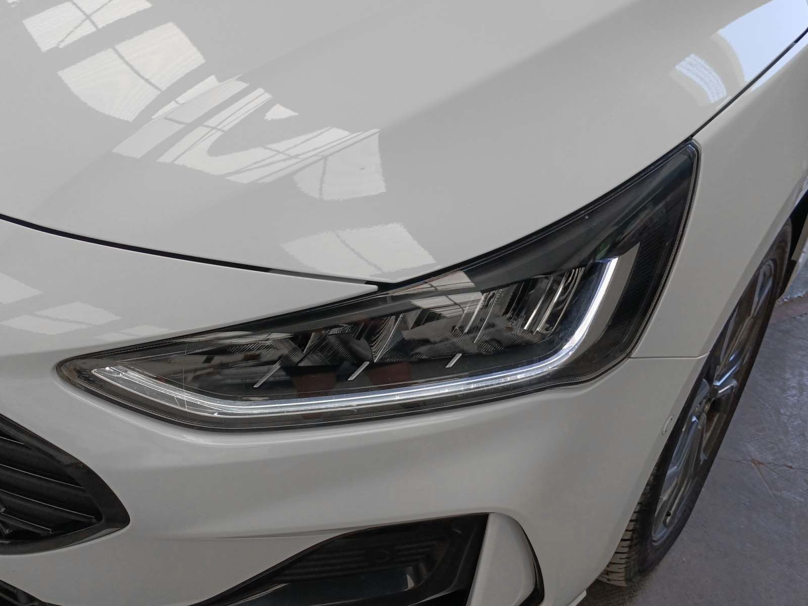 Ford Focus 1.0 EcoBoost MHEV ST-Line X - foto 24