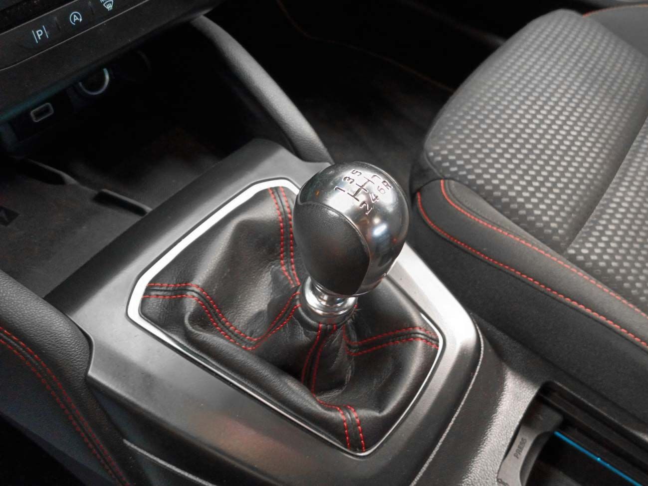 Ford Focus 1.0 EcoBoost MHEV ST-Line X - foto 14
