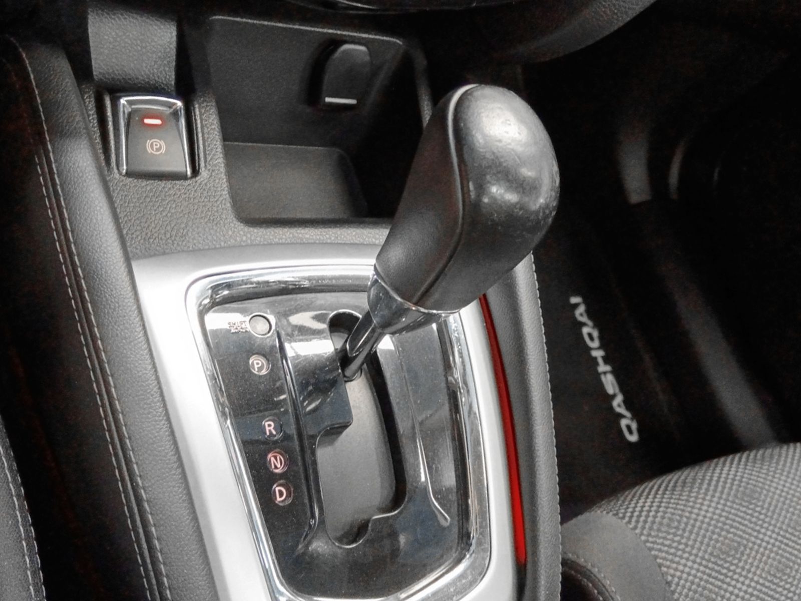 Nissan Qashqai DIG-T 115 Tekna 4x2 - foto 16