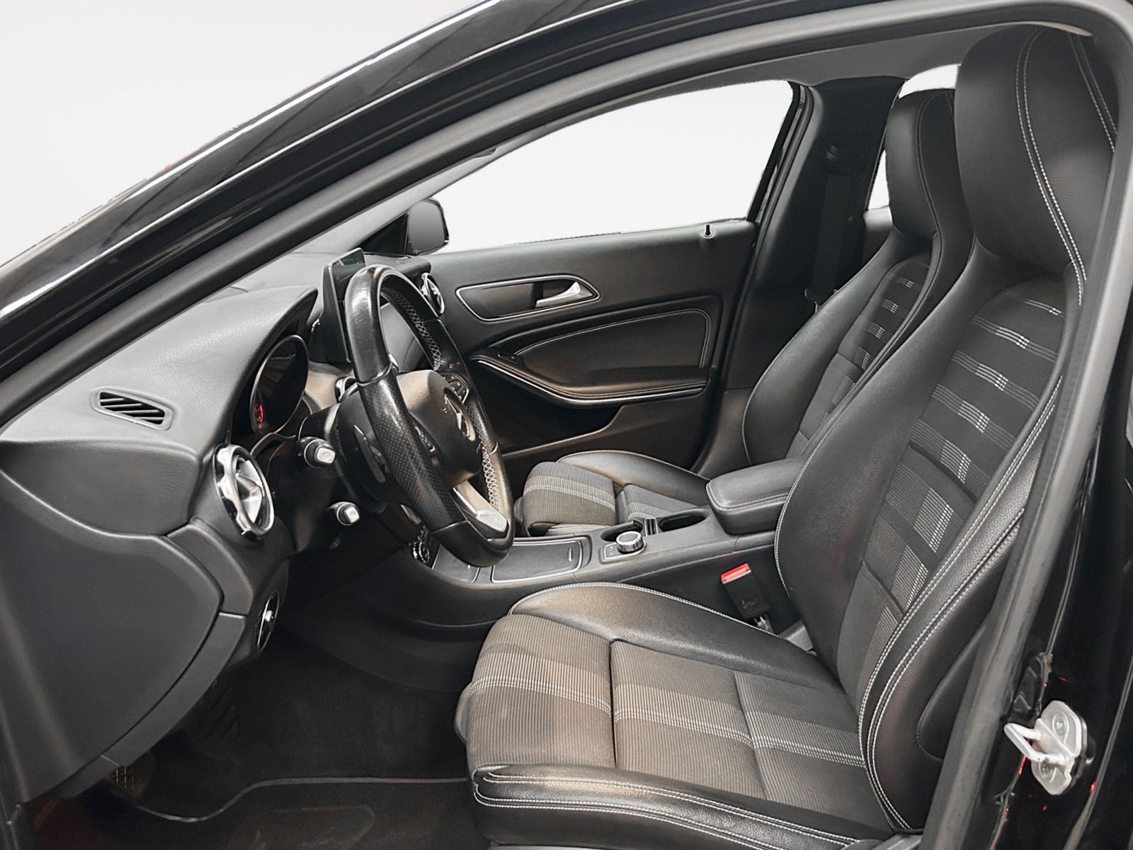 Mercedes-Benz GLA 200 d - foto 11