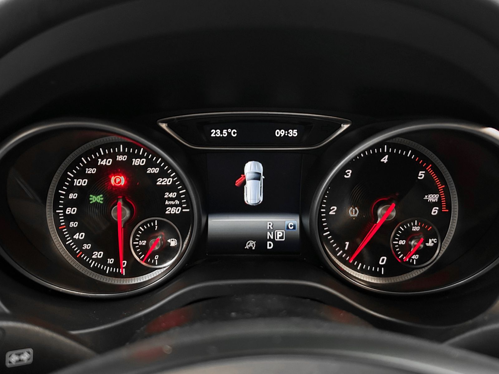 Mercedes-Benz GLA 200 d - foto 17