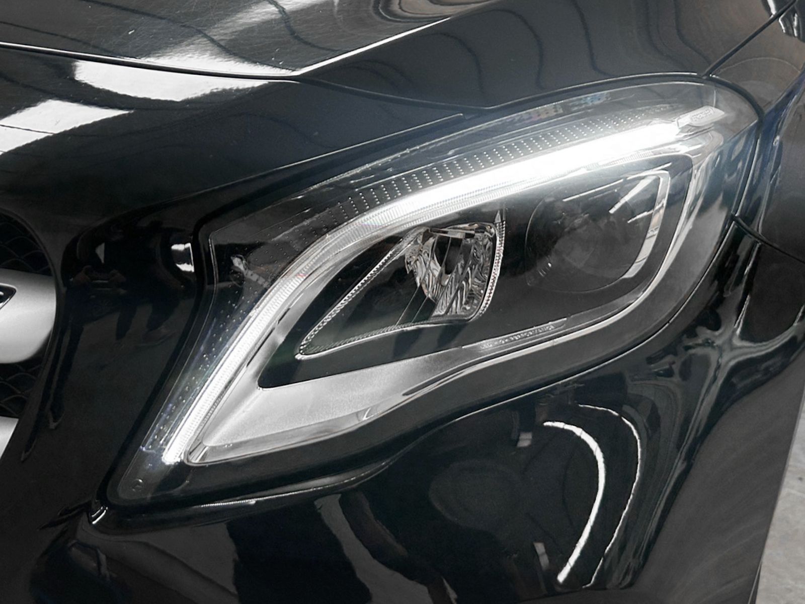 Mercedes-Benz GLA 200 d - foto 25