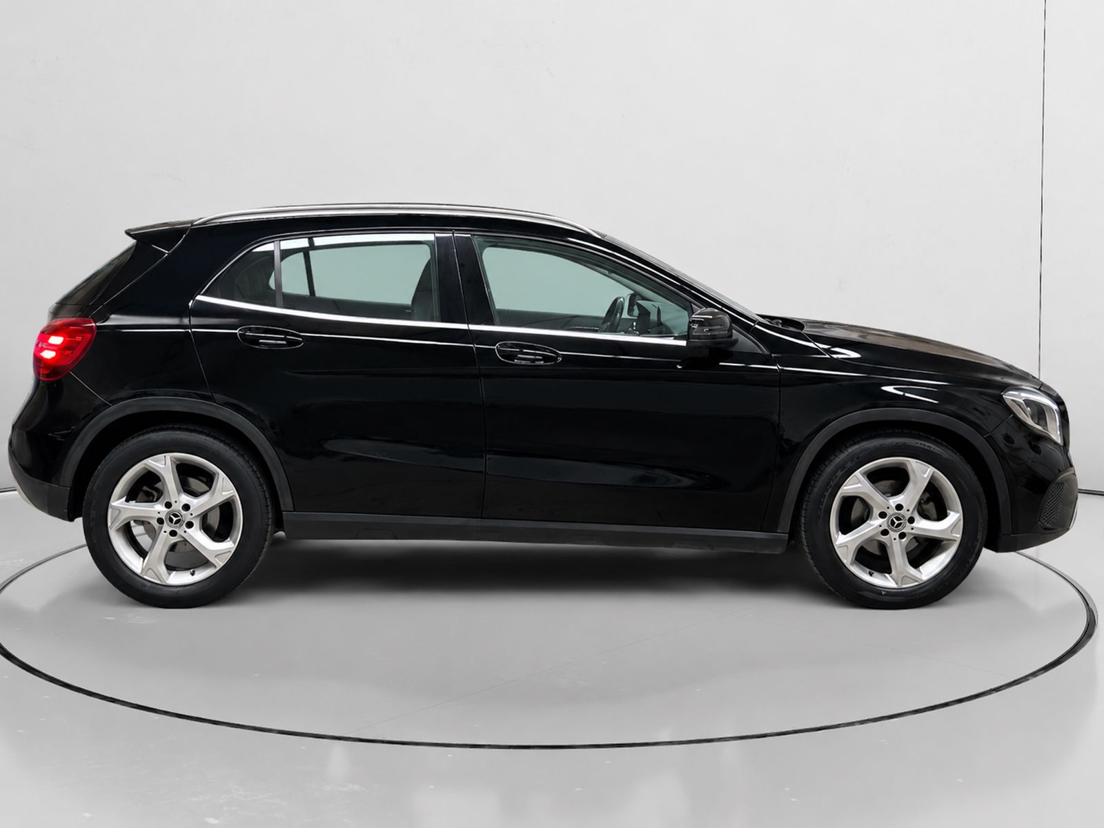 Mercedes-Benz GLA 200 d - foto 2